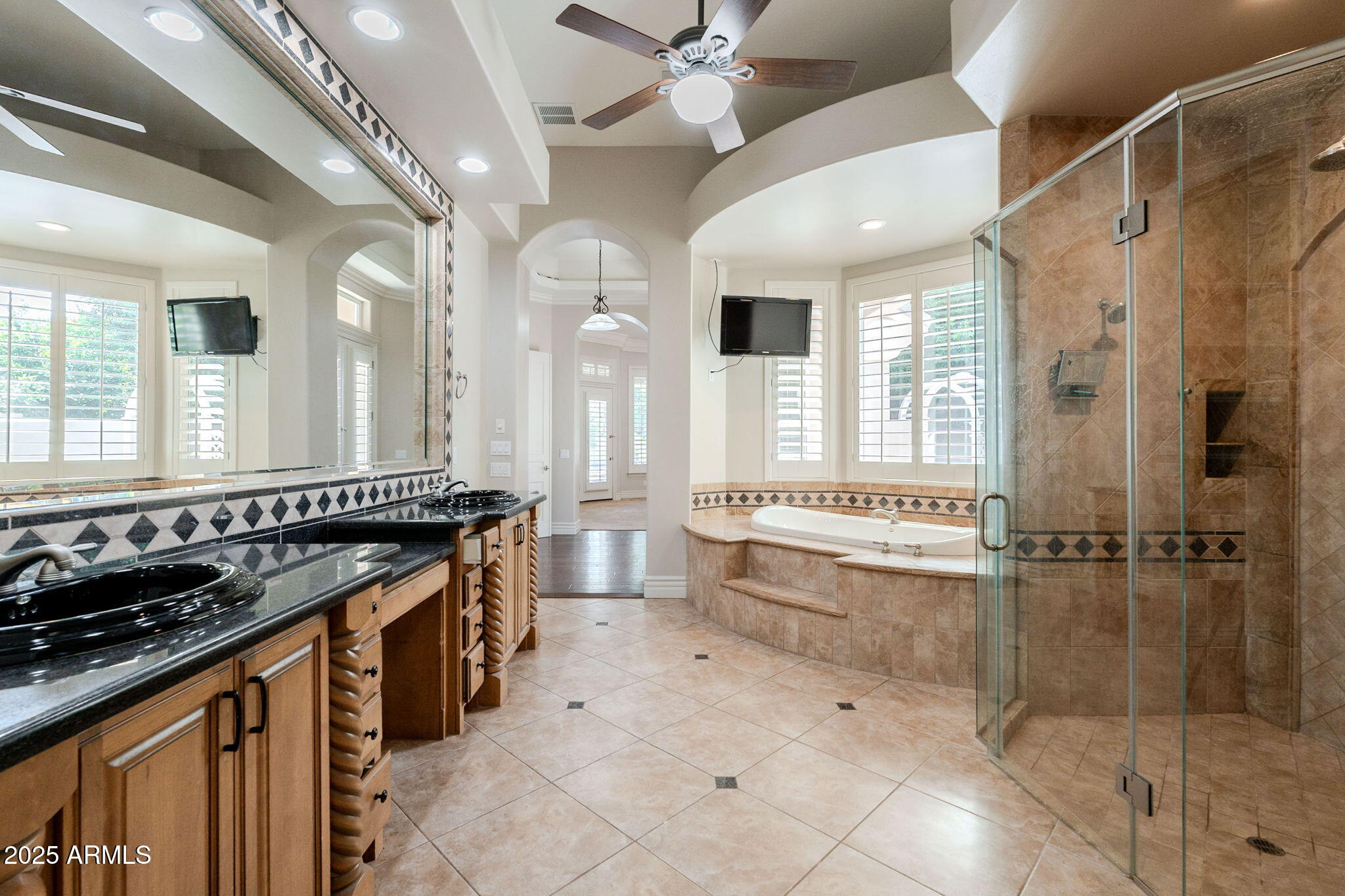 3949 E NORCROFT Circle