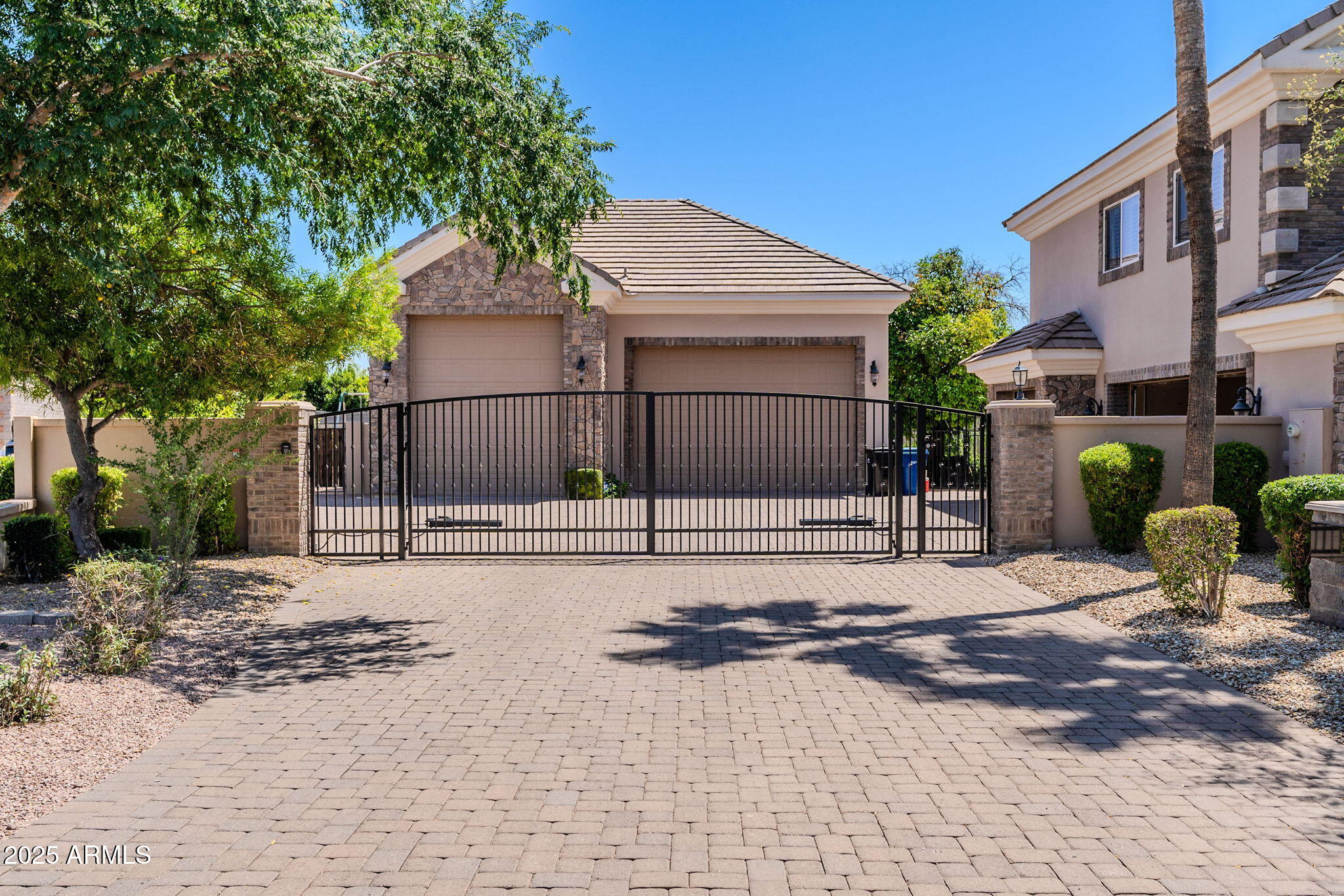 3949 E NORCROFT Circle