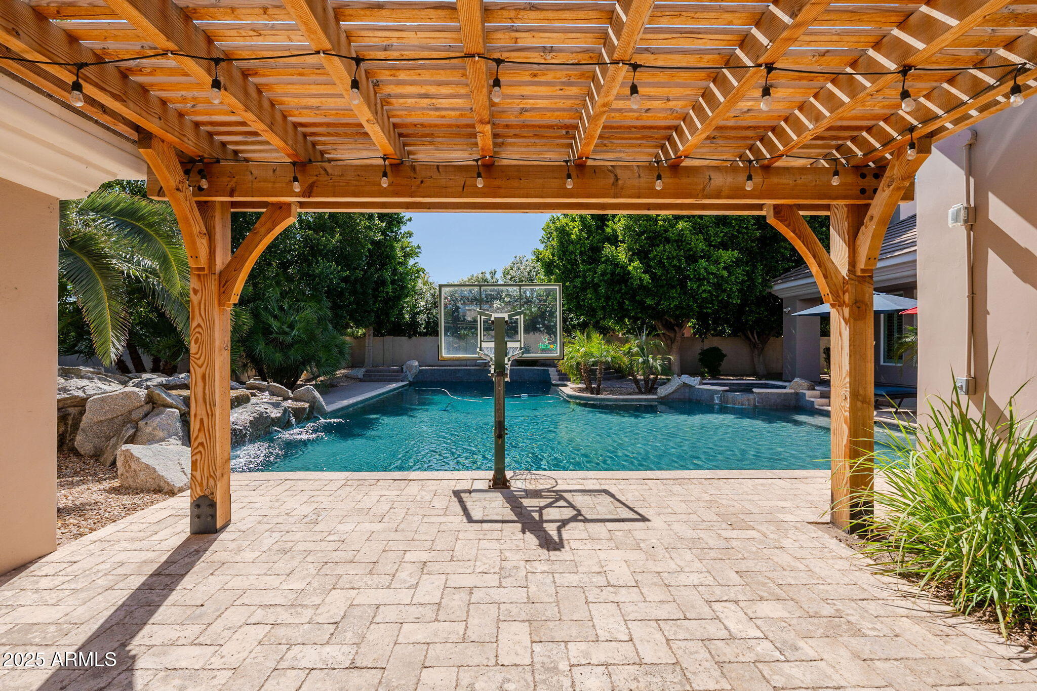 3949 E NORCROFT Circle