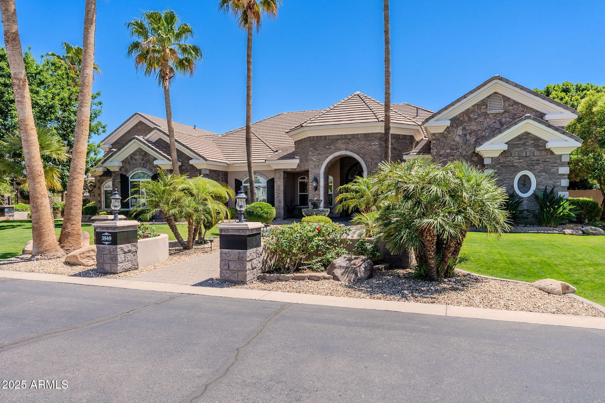 3949 E NORCROFT Circle