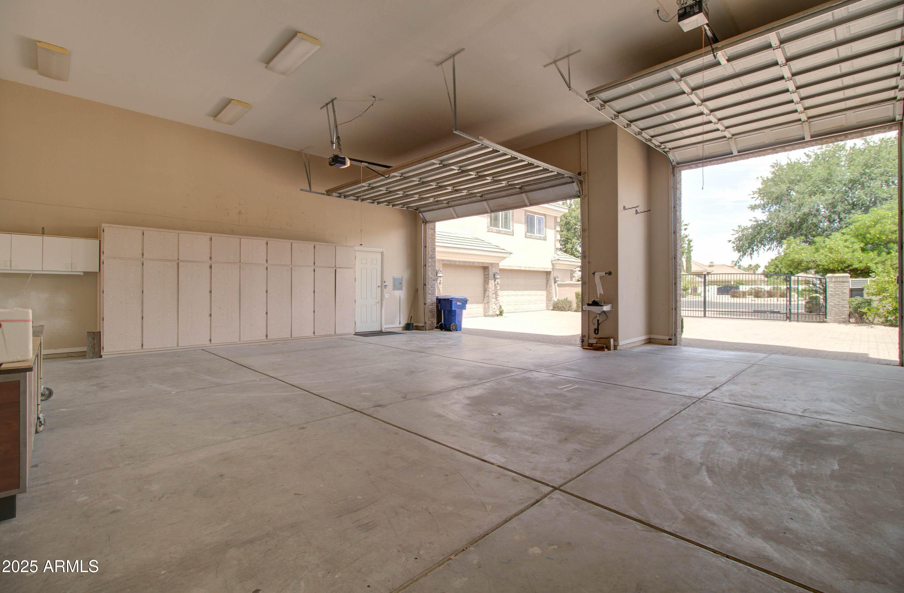 3949 E NORCROFT Circle