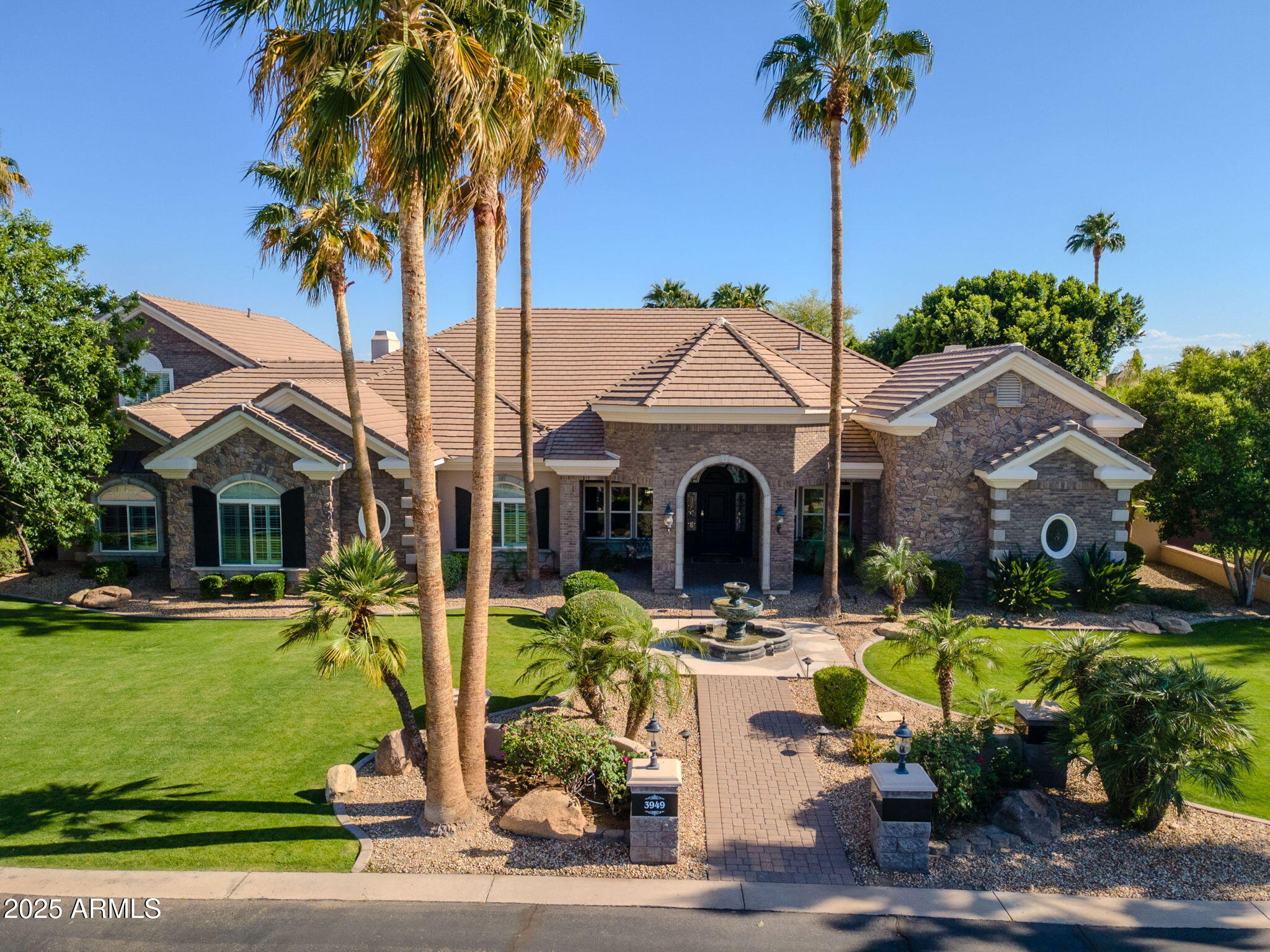 3949 E NORCROFT Circle