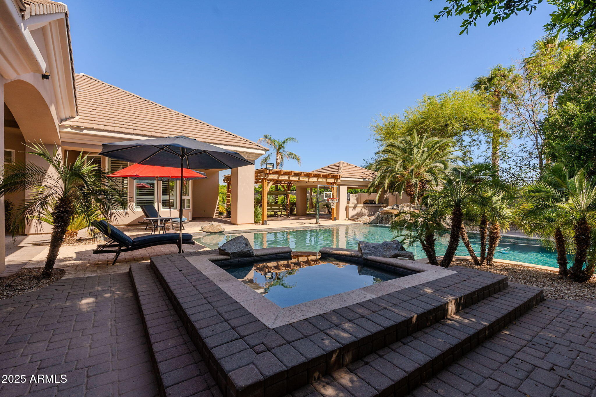 3949 E NORCROFT Circle