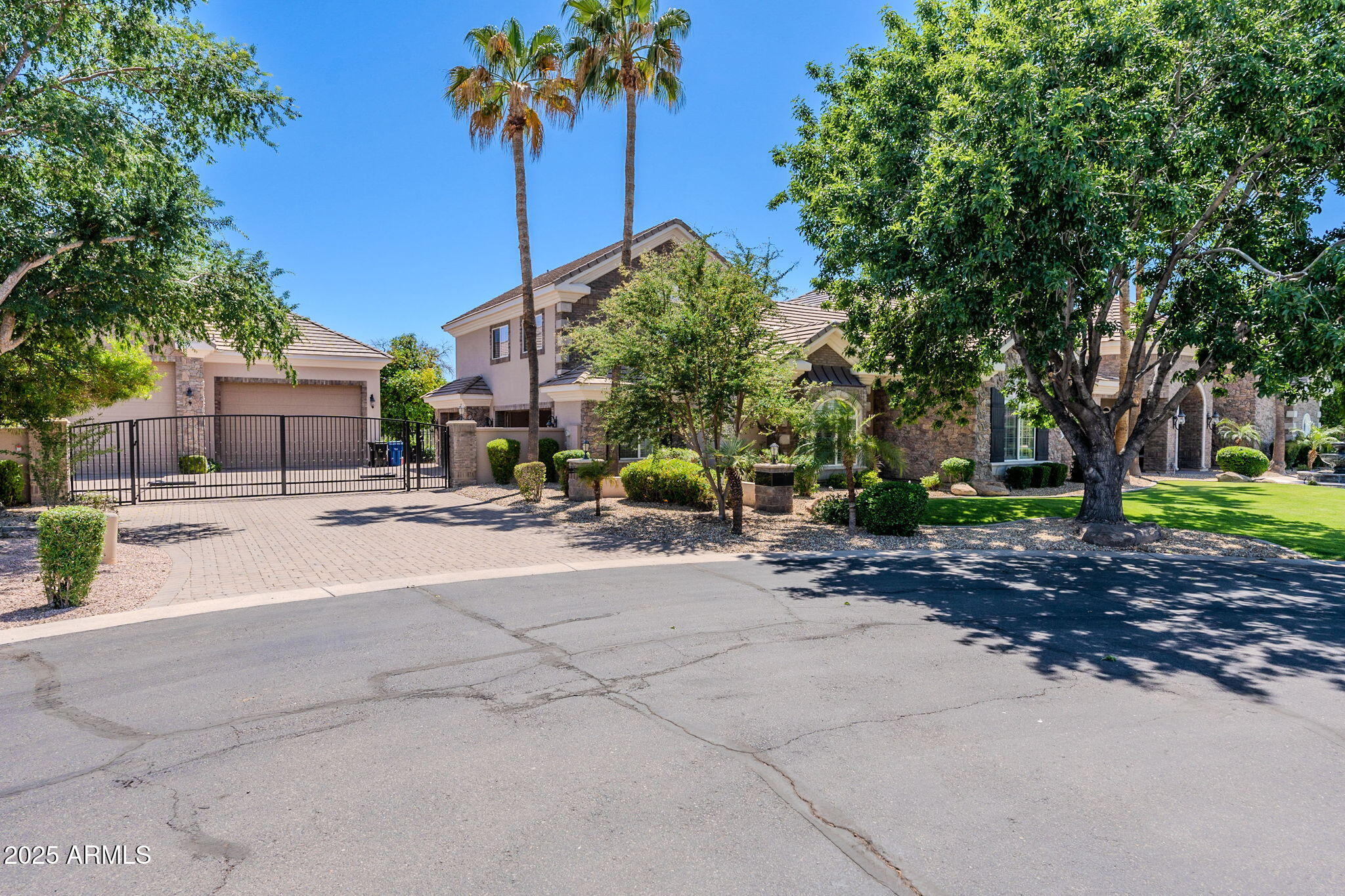 3949 E NORCROFT Circle