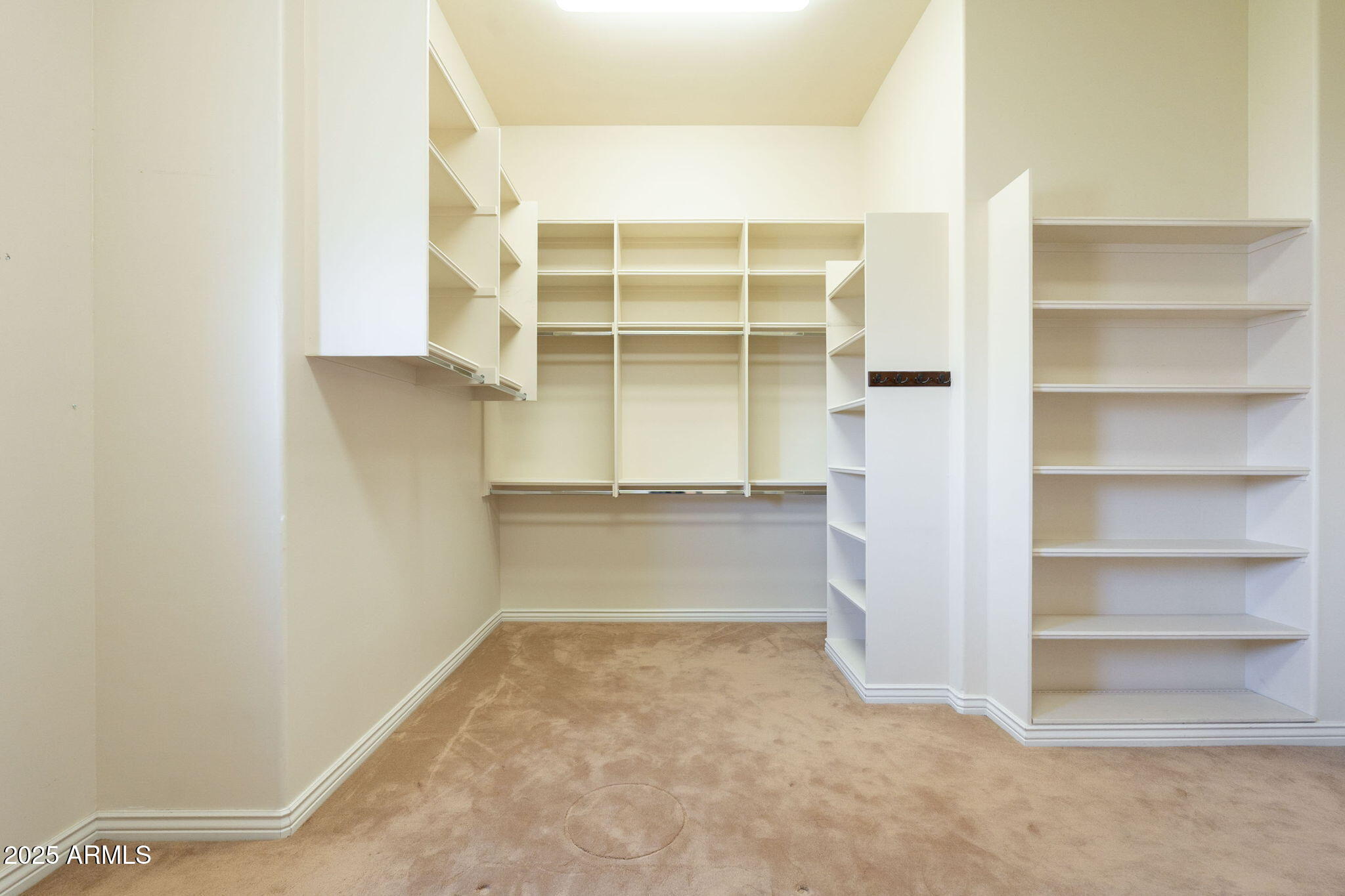 3949 E NORCROFT Circle