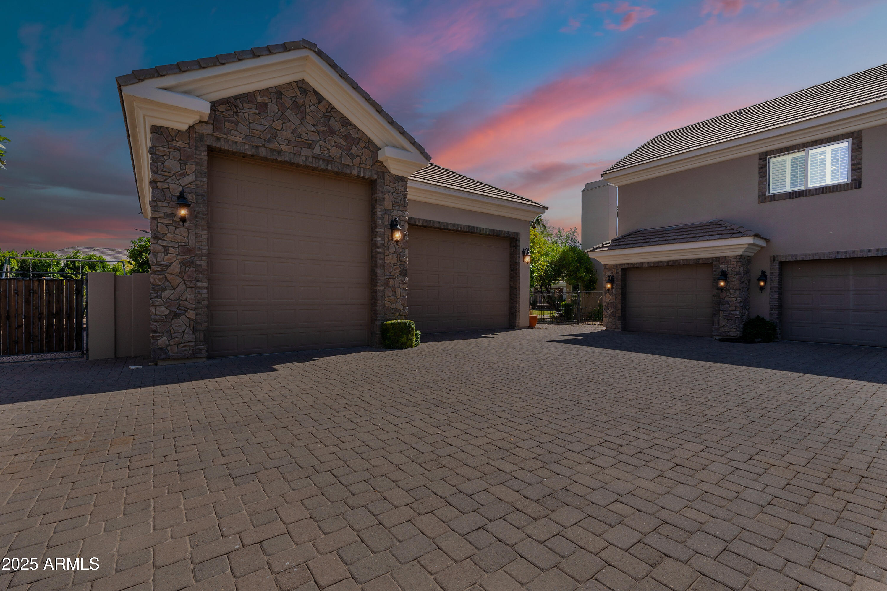 3949 E NORCROFT Circle