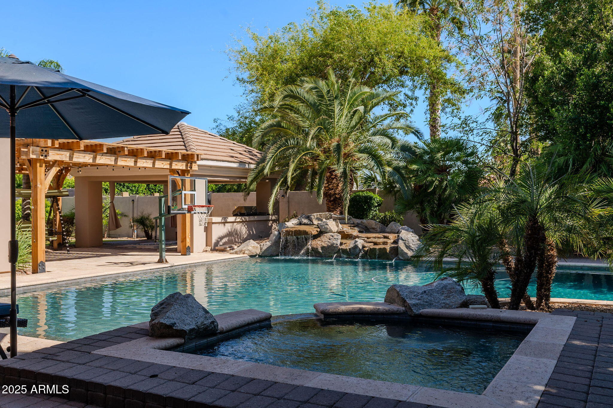 3949 E NORCROFT Circle