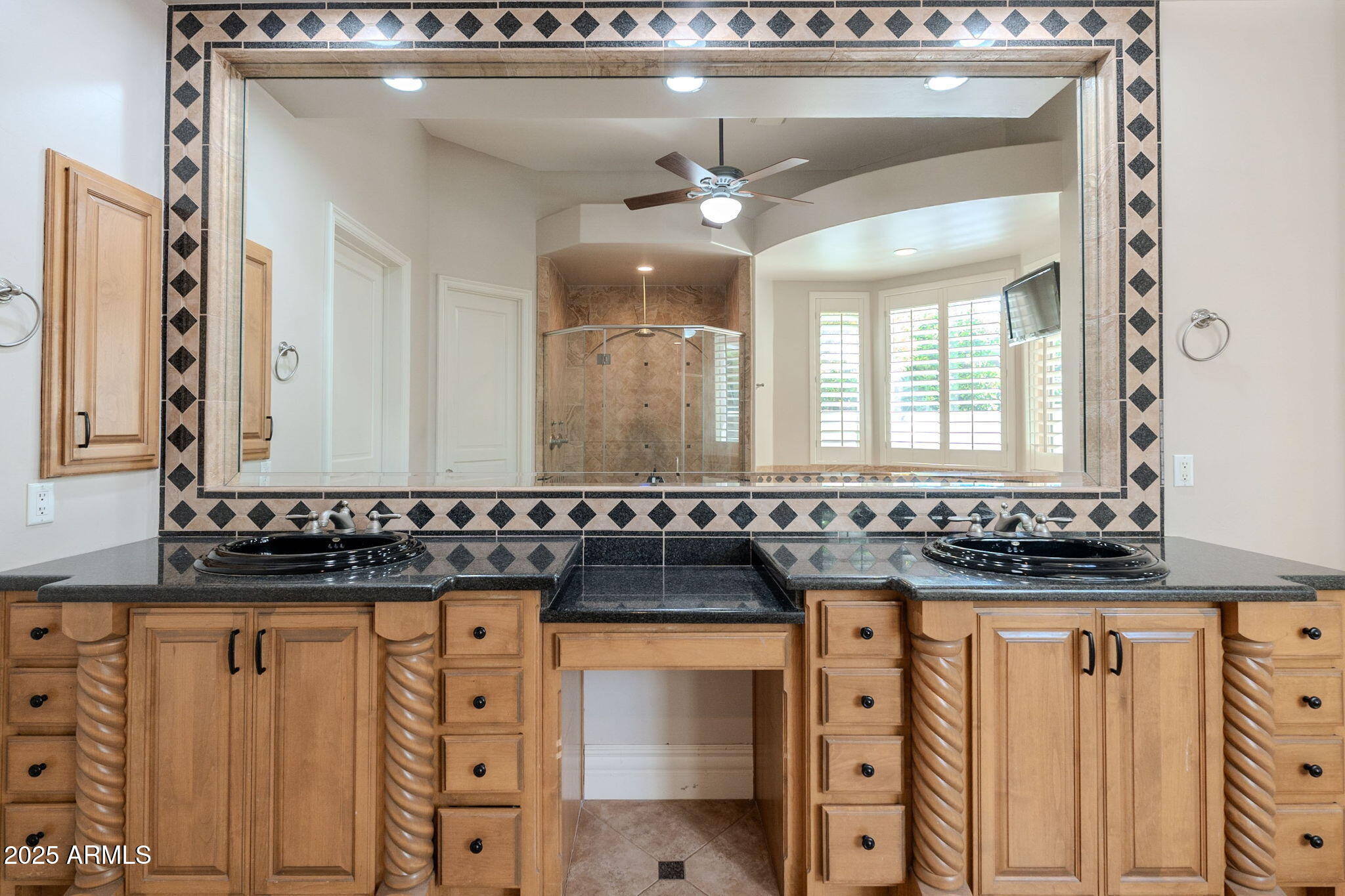 3949 E NORCROFT Circle