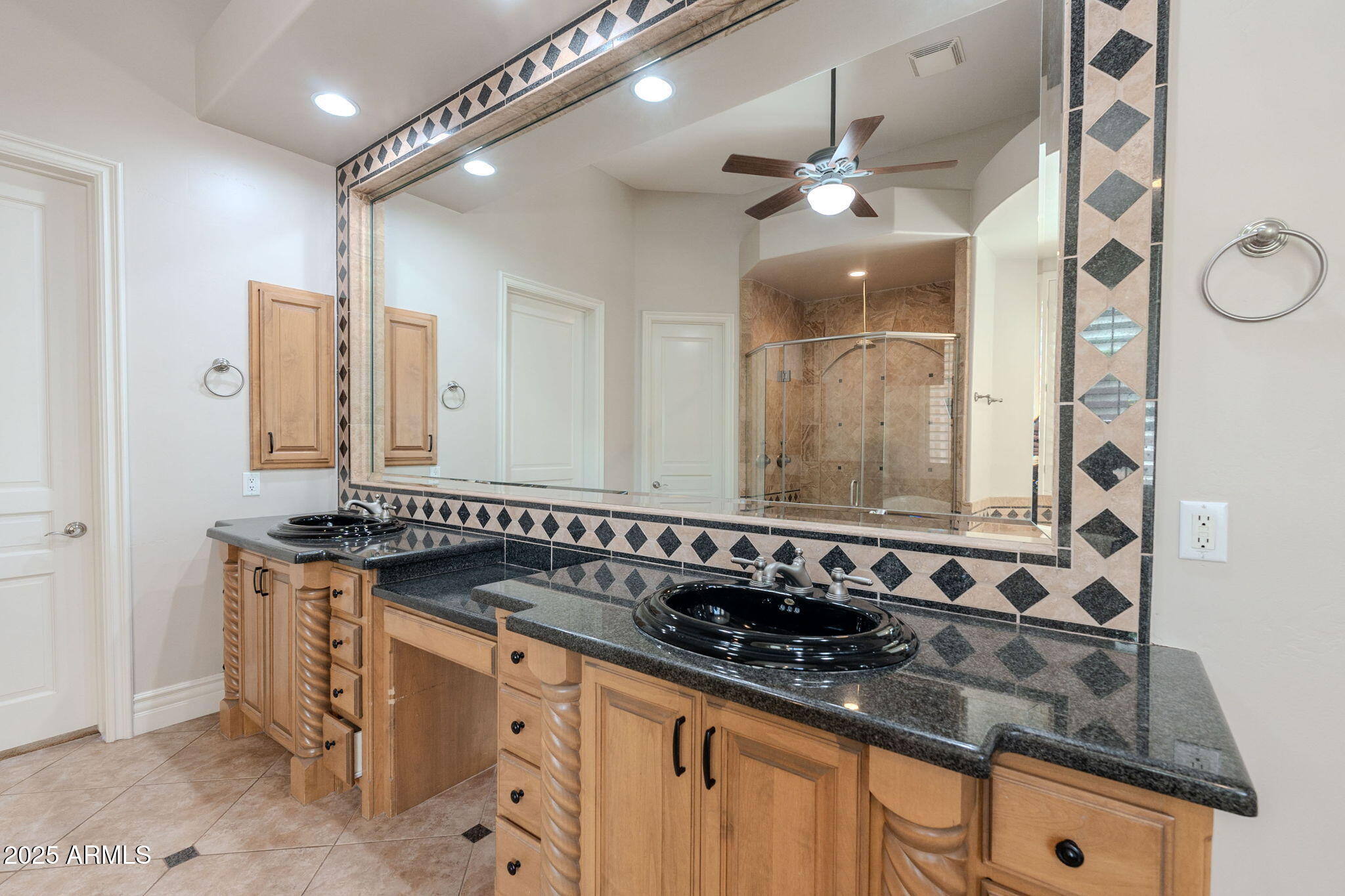 3949 E NORCROFT Circle