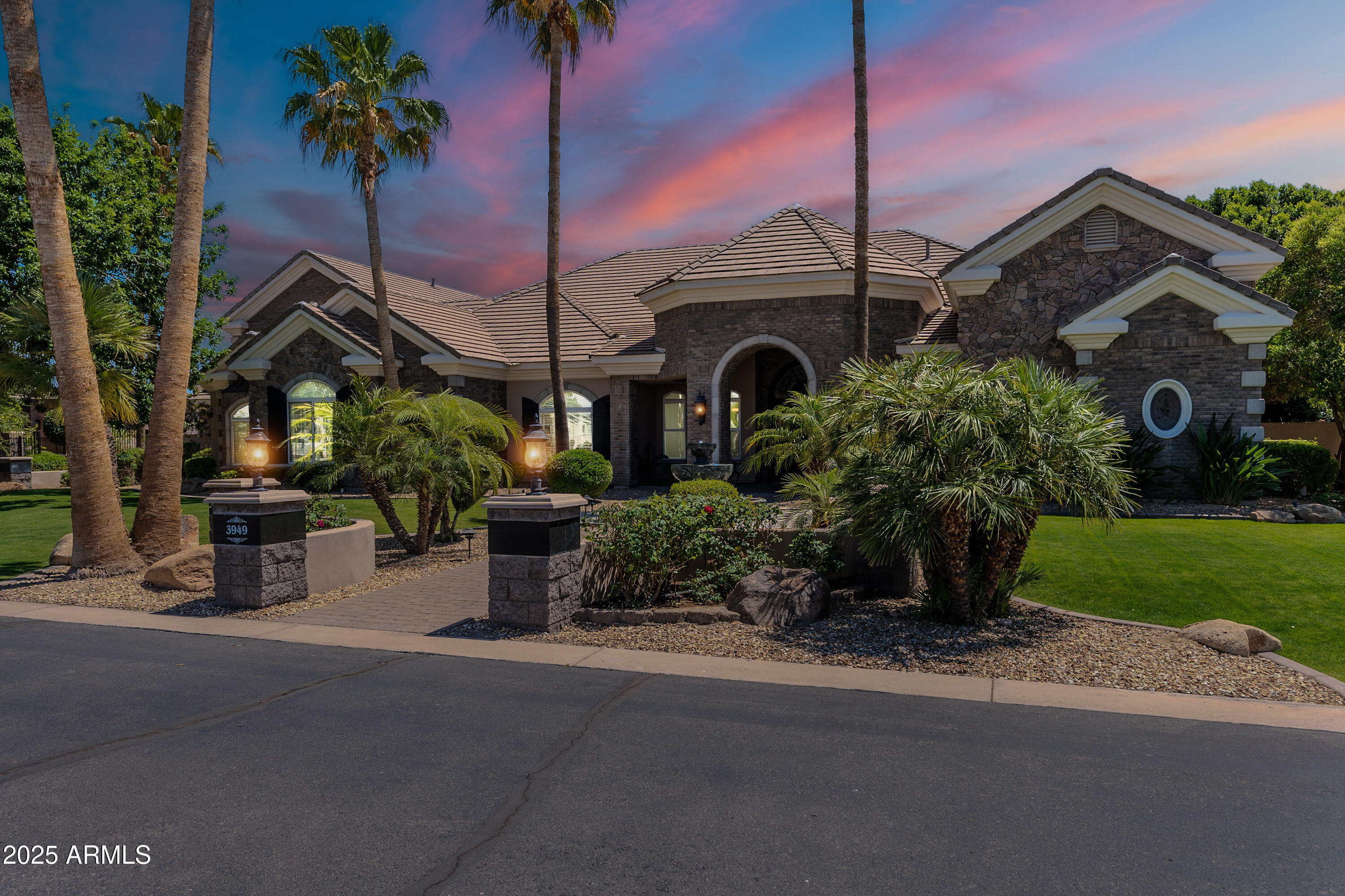 3949 E NORCROFT Circle