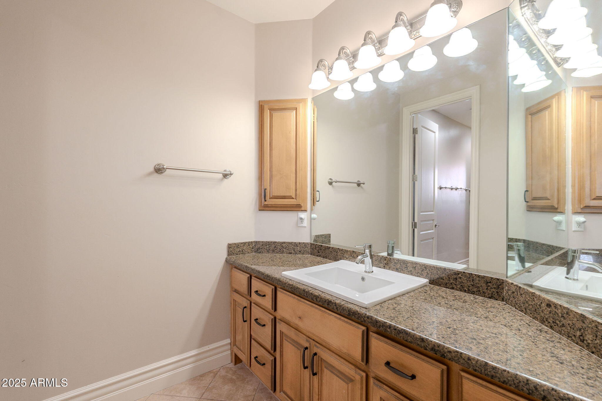 3949 E NORCROFT Circle