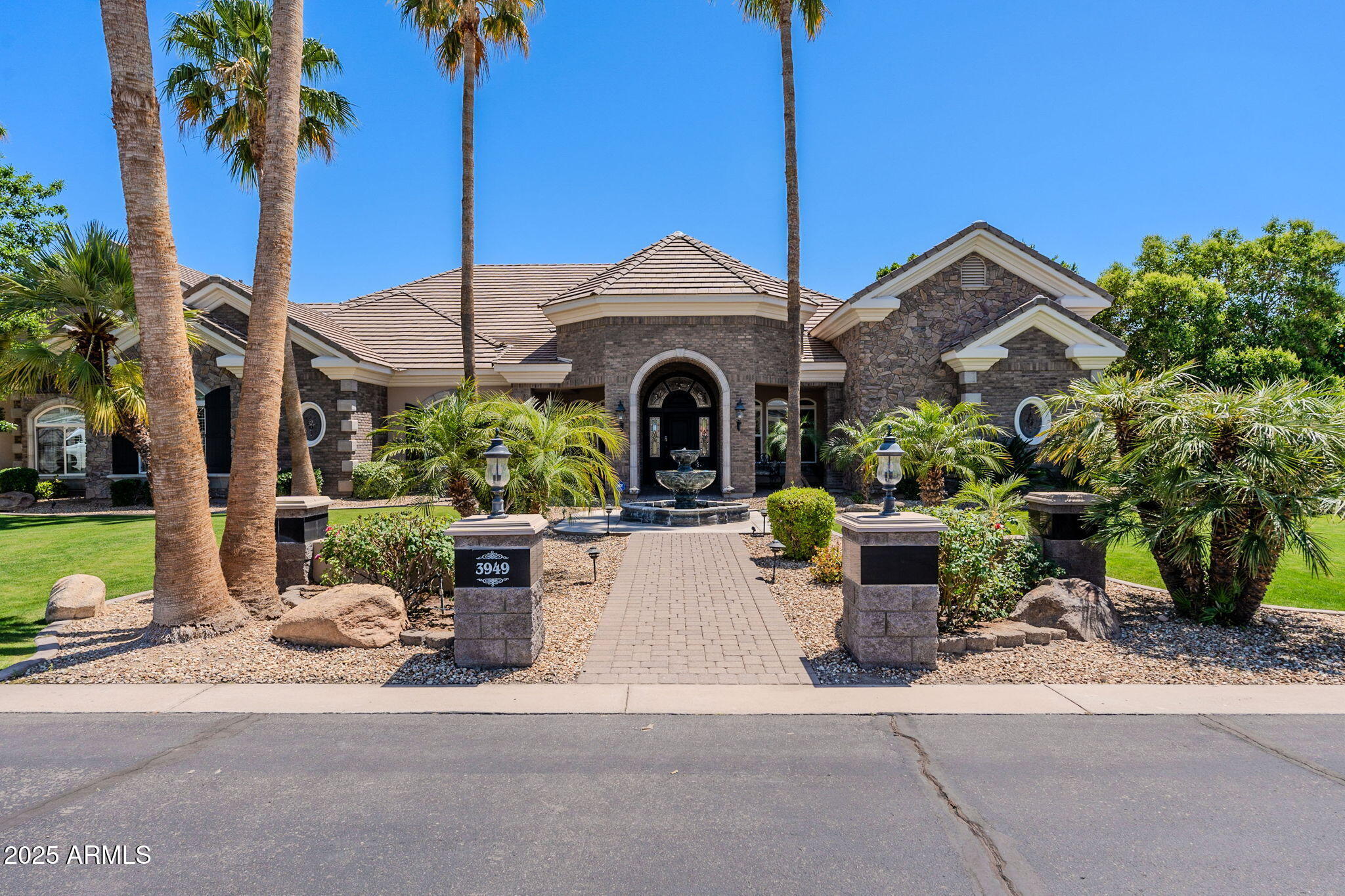 3949 E NORCROFT Circle