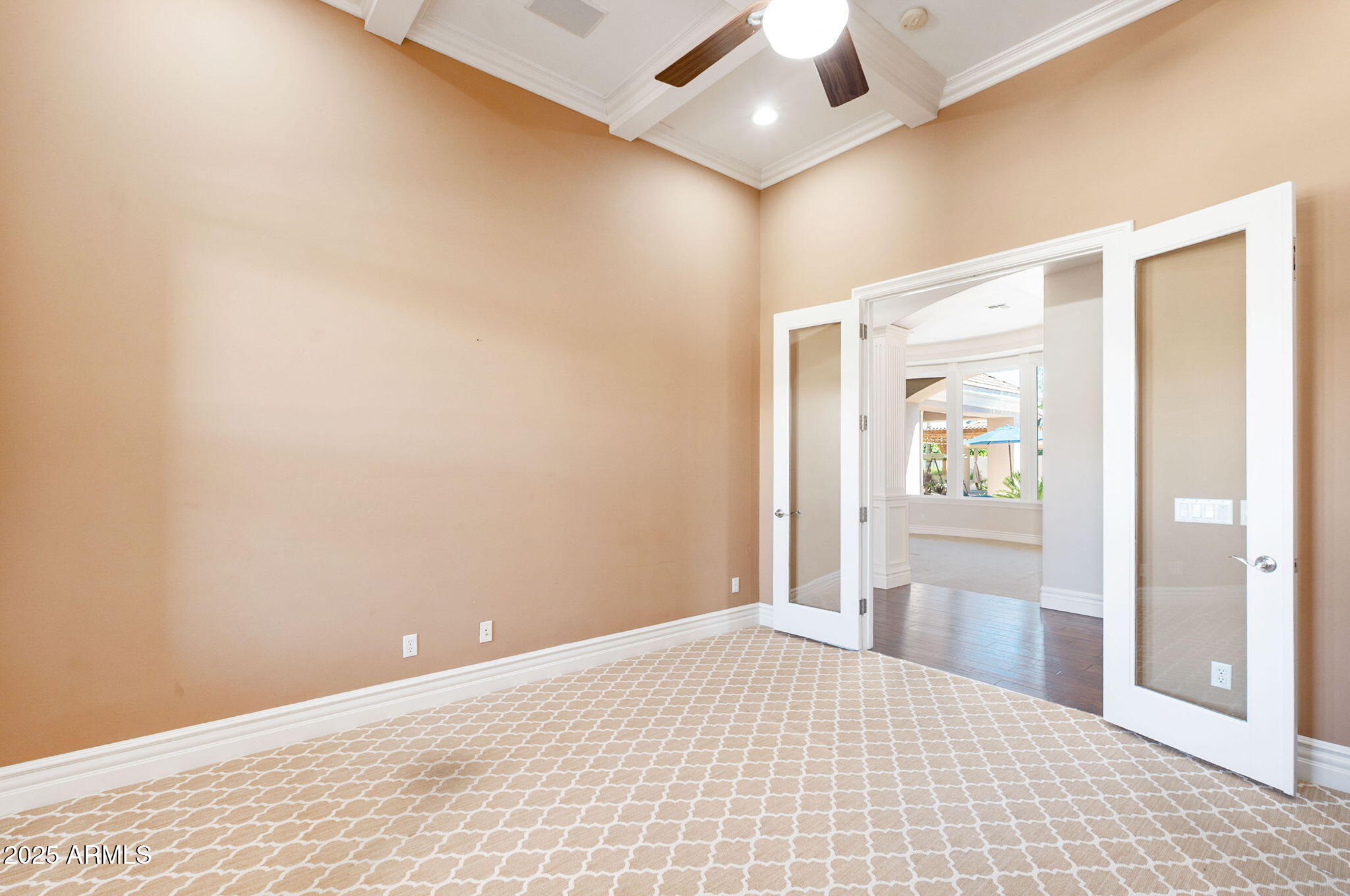 3949 E NORCROFT Circle