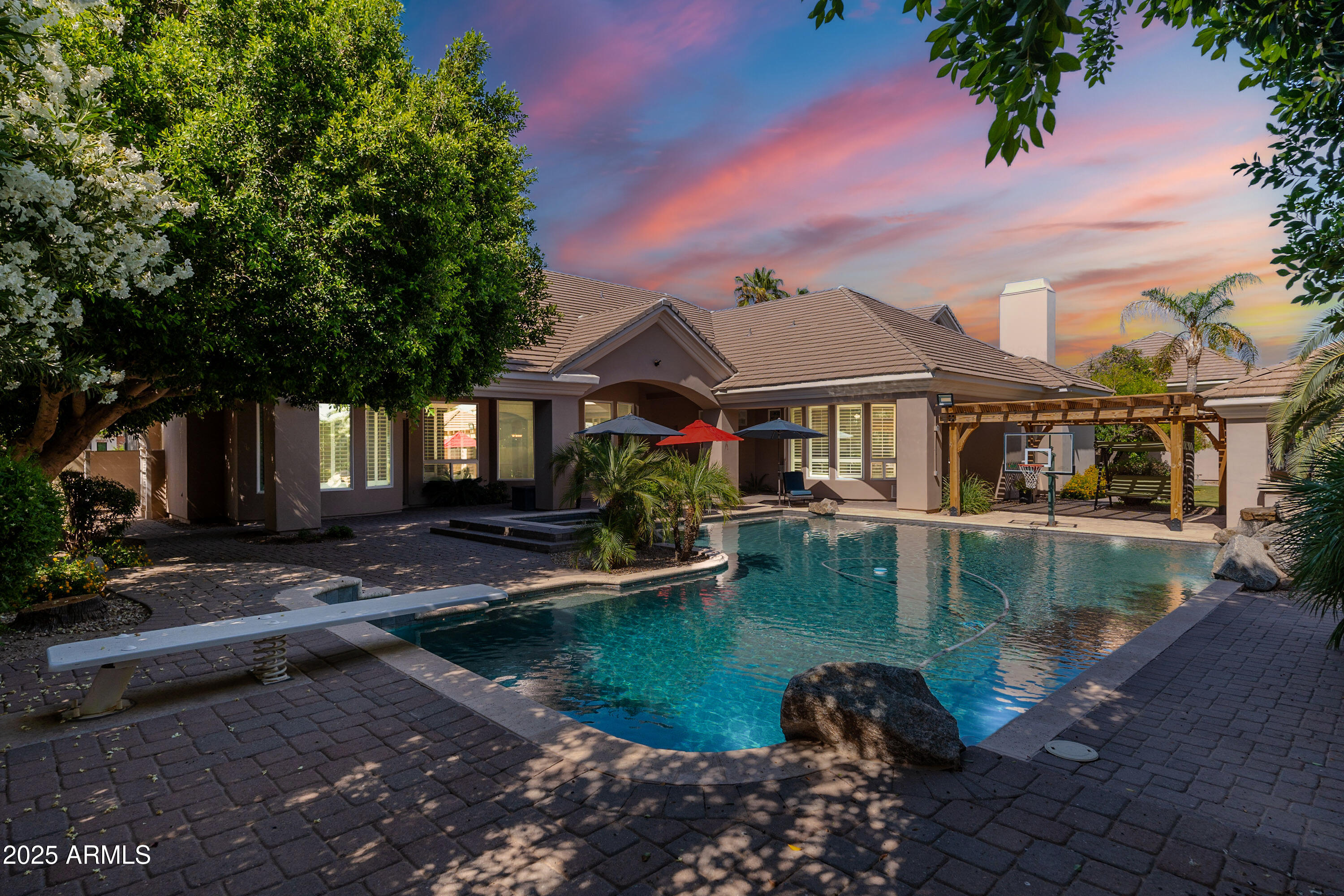 3949 E NORCROFT Circle