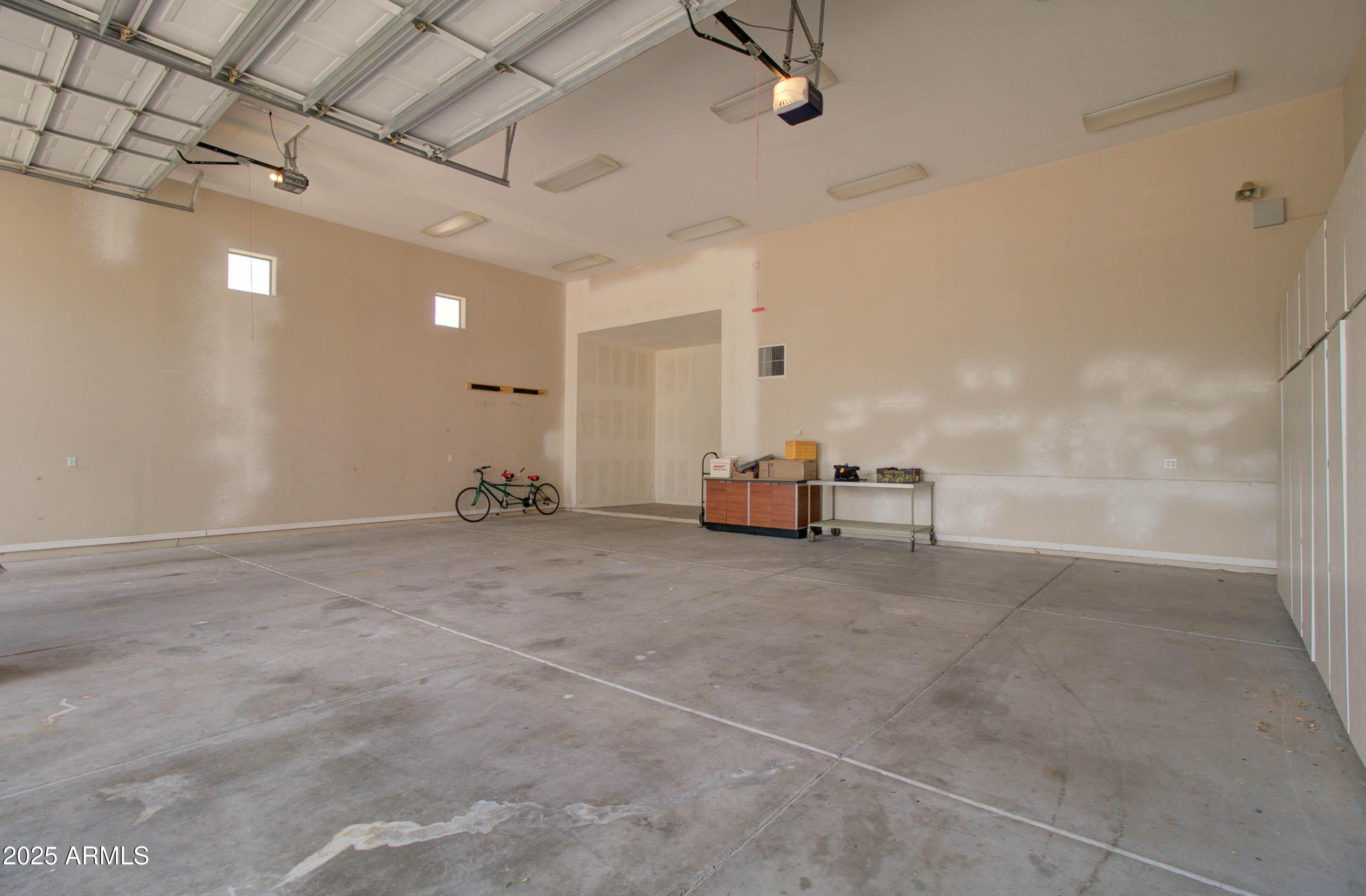 3949 E NORCROFT Circle