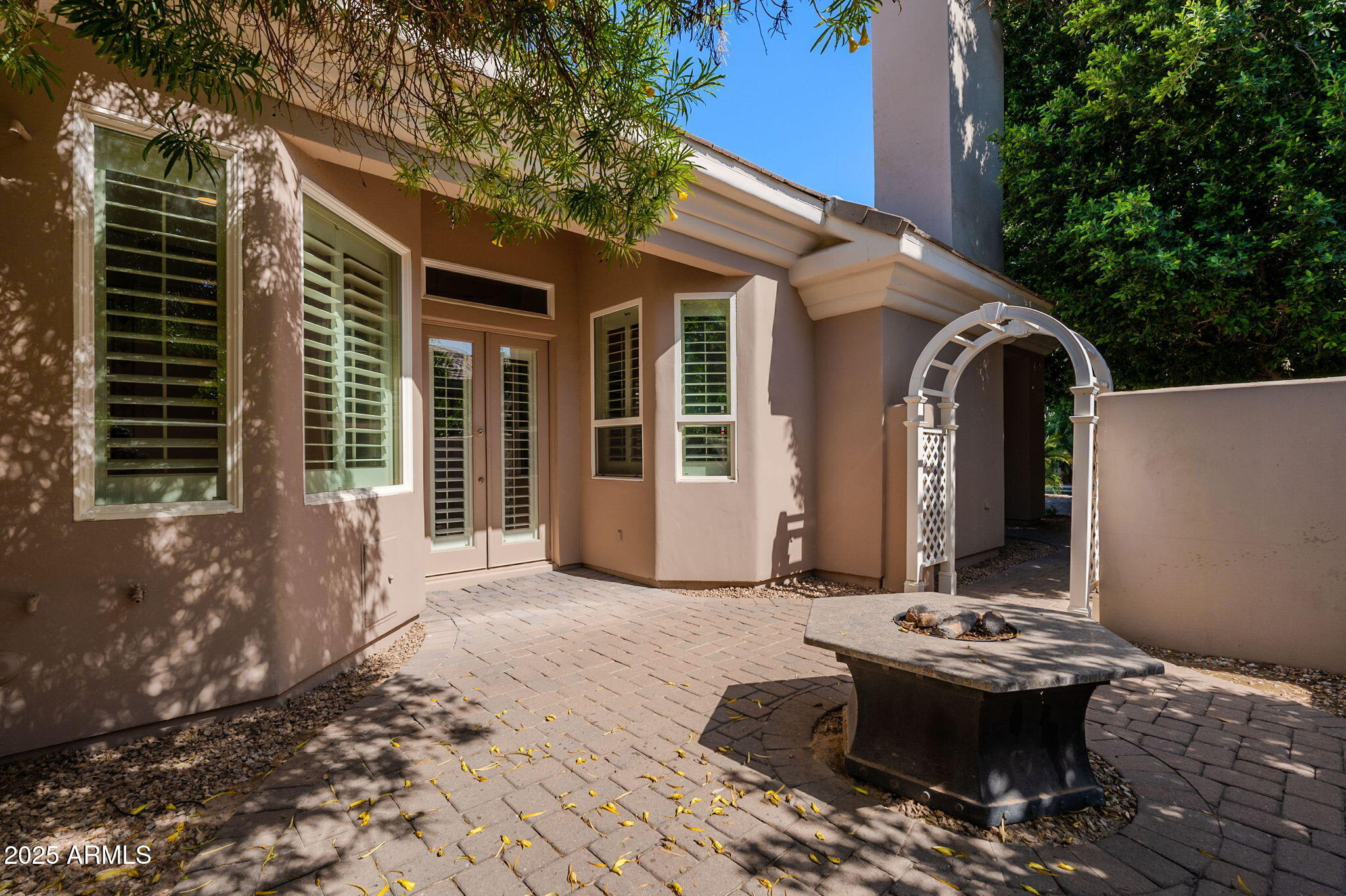 3949 E NORCROFT Circle