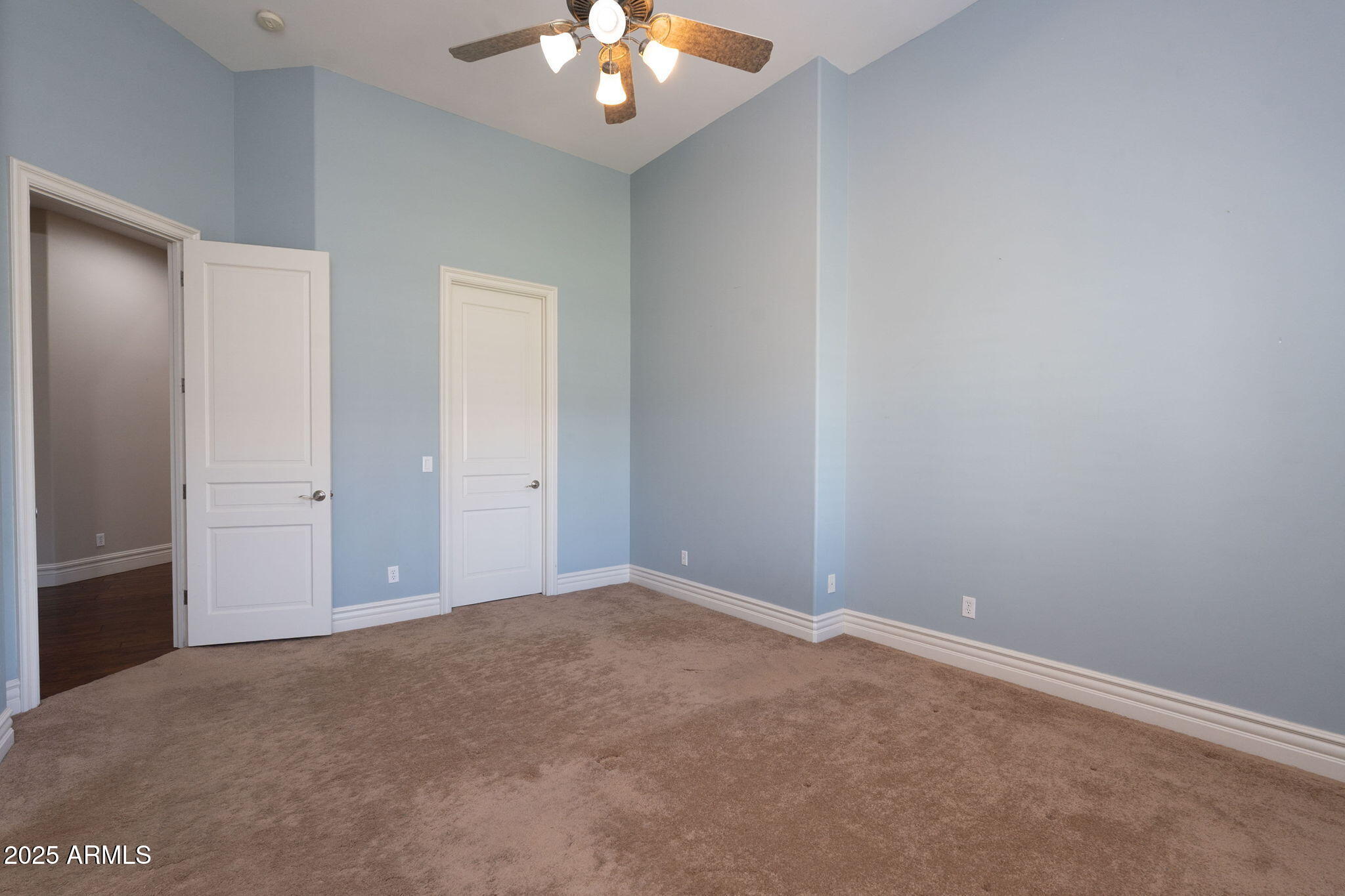 3949 E NORCROFT Circle