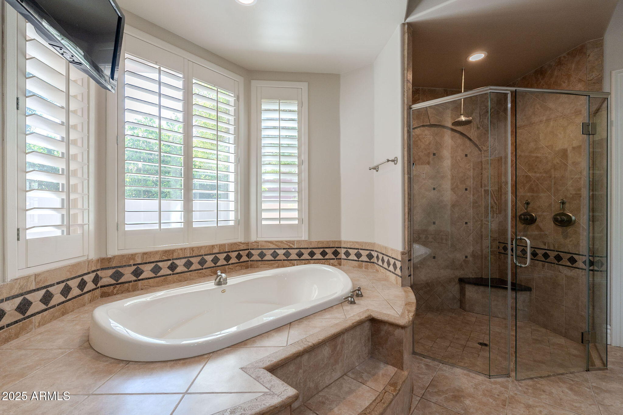 3949 E NORCROFT Circle