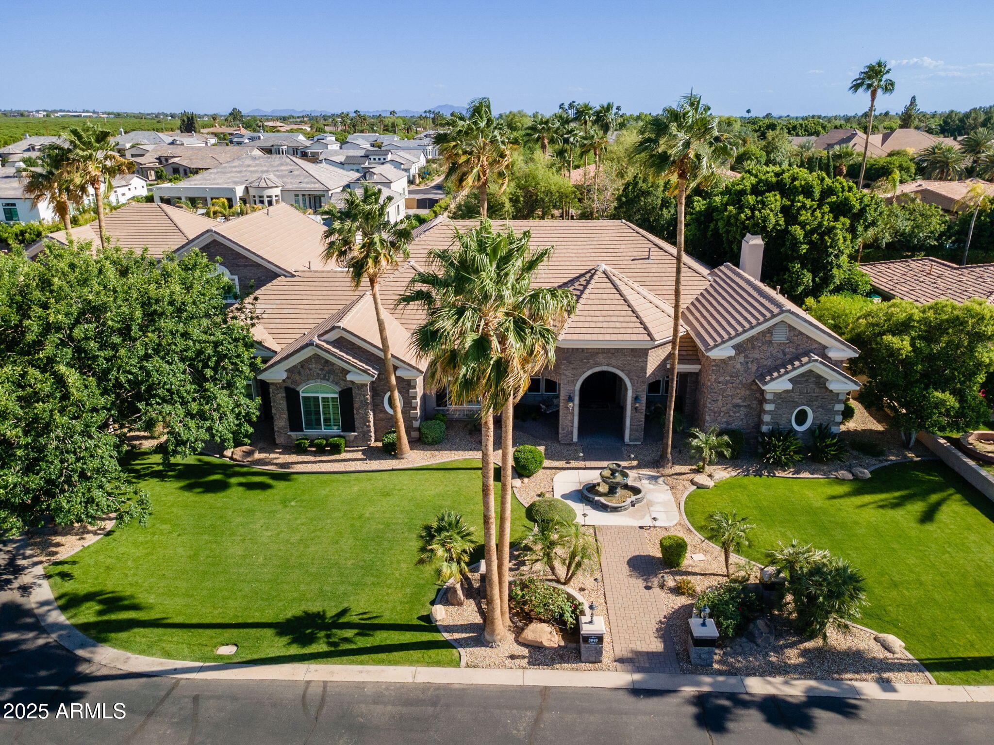 3949 E NORCROFT Circle