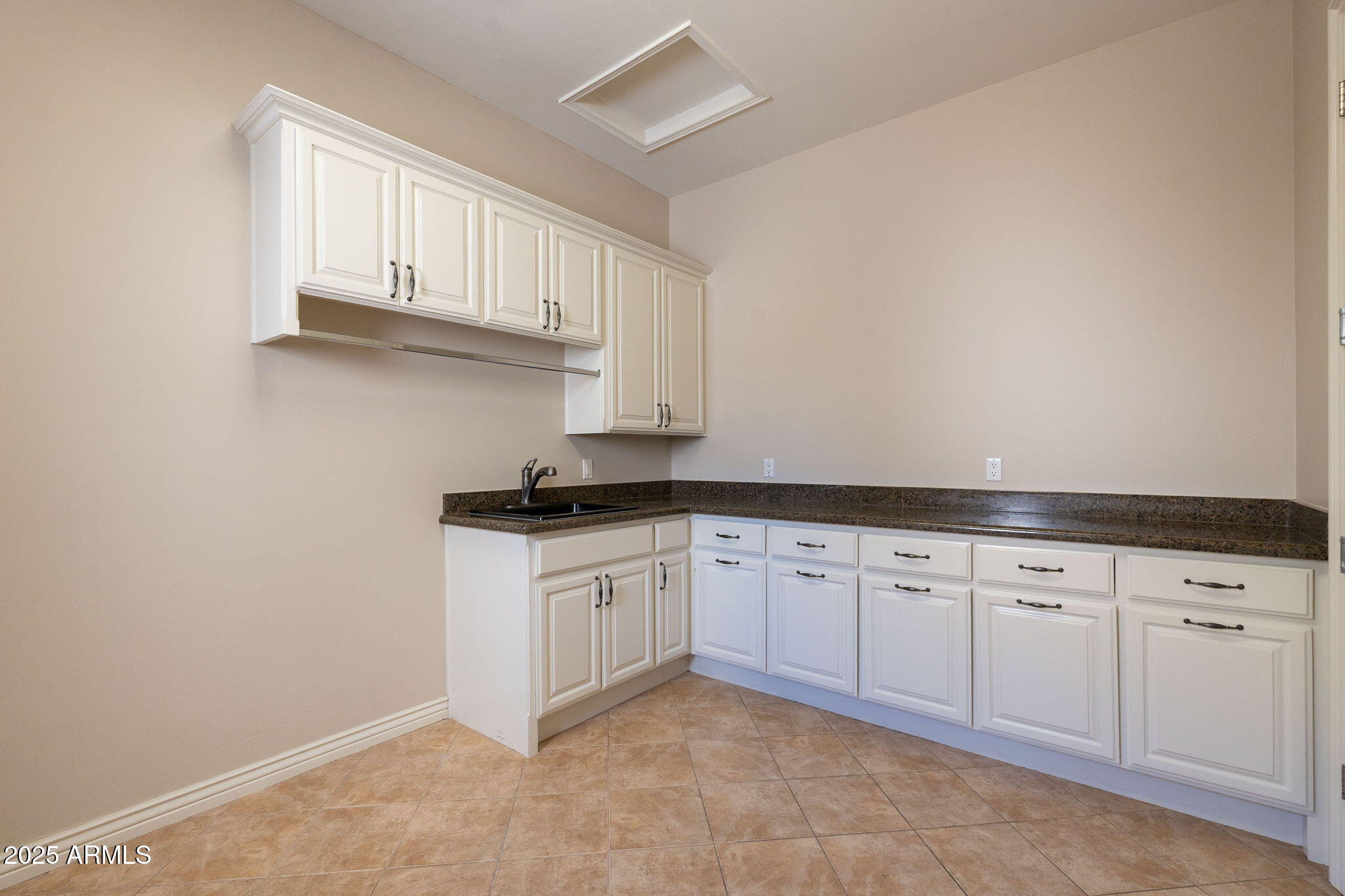 3949 E NORCROFT Circle