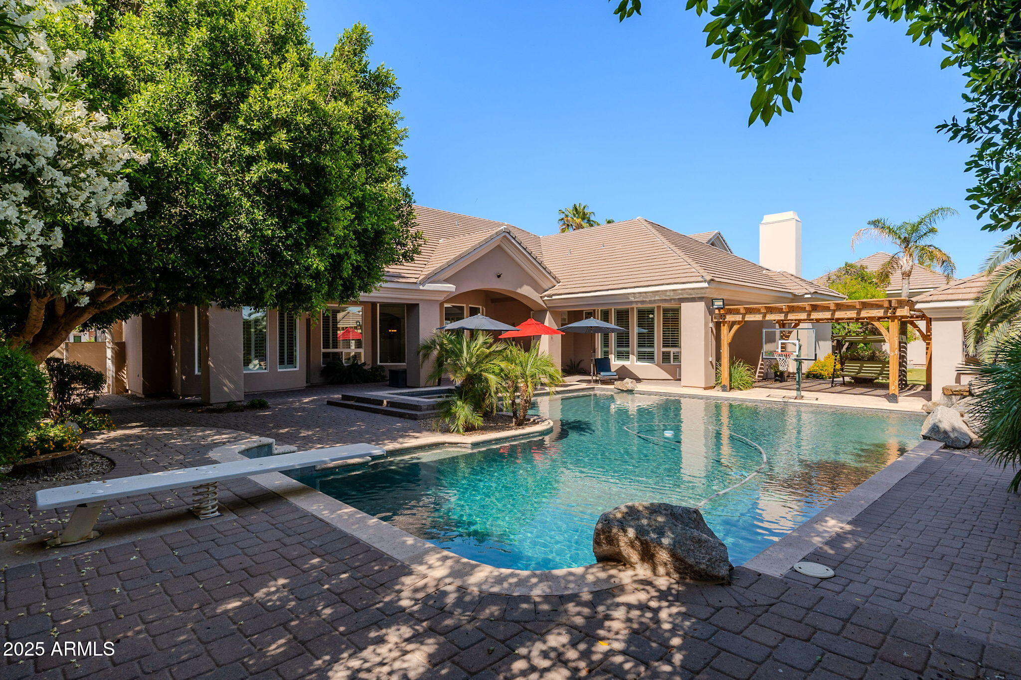 3949 E NORCROFT Circle