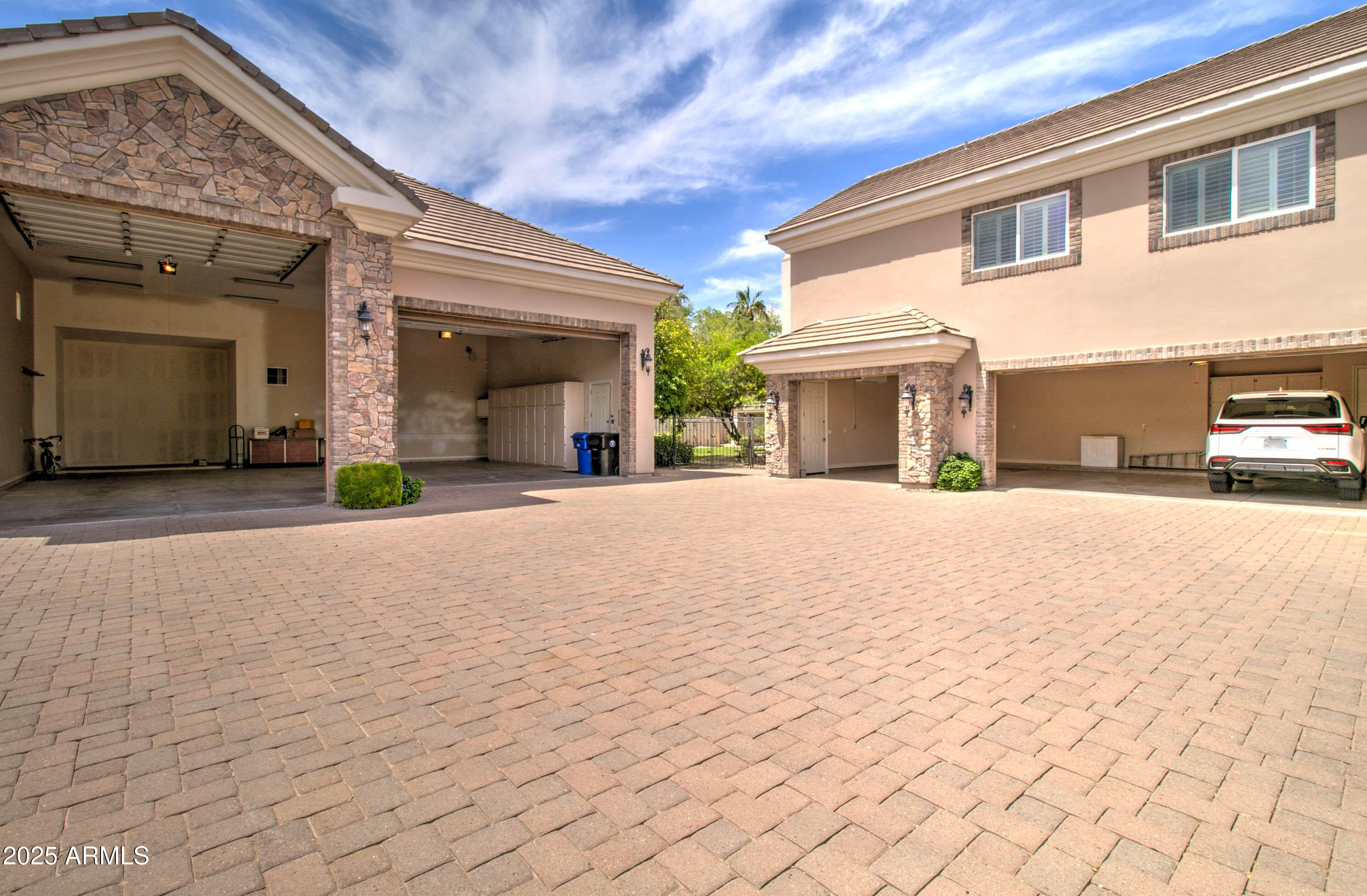 3949 E NORCROFT Circle