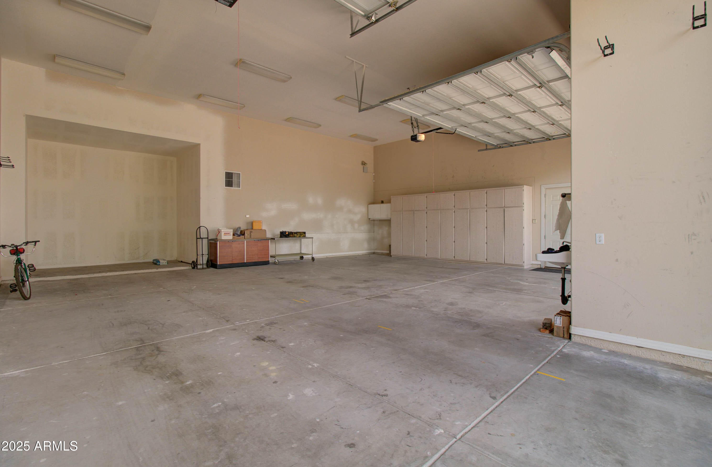 3949 E NORCROFT Circle