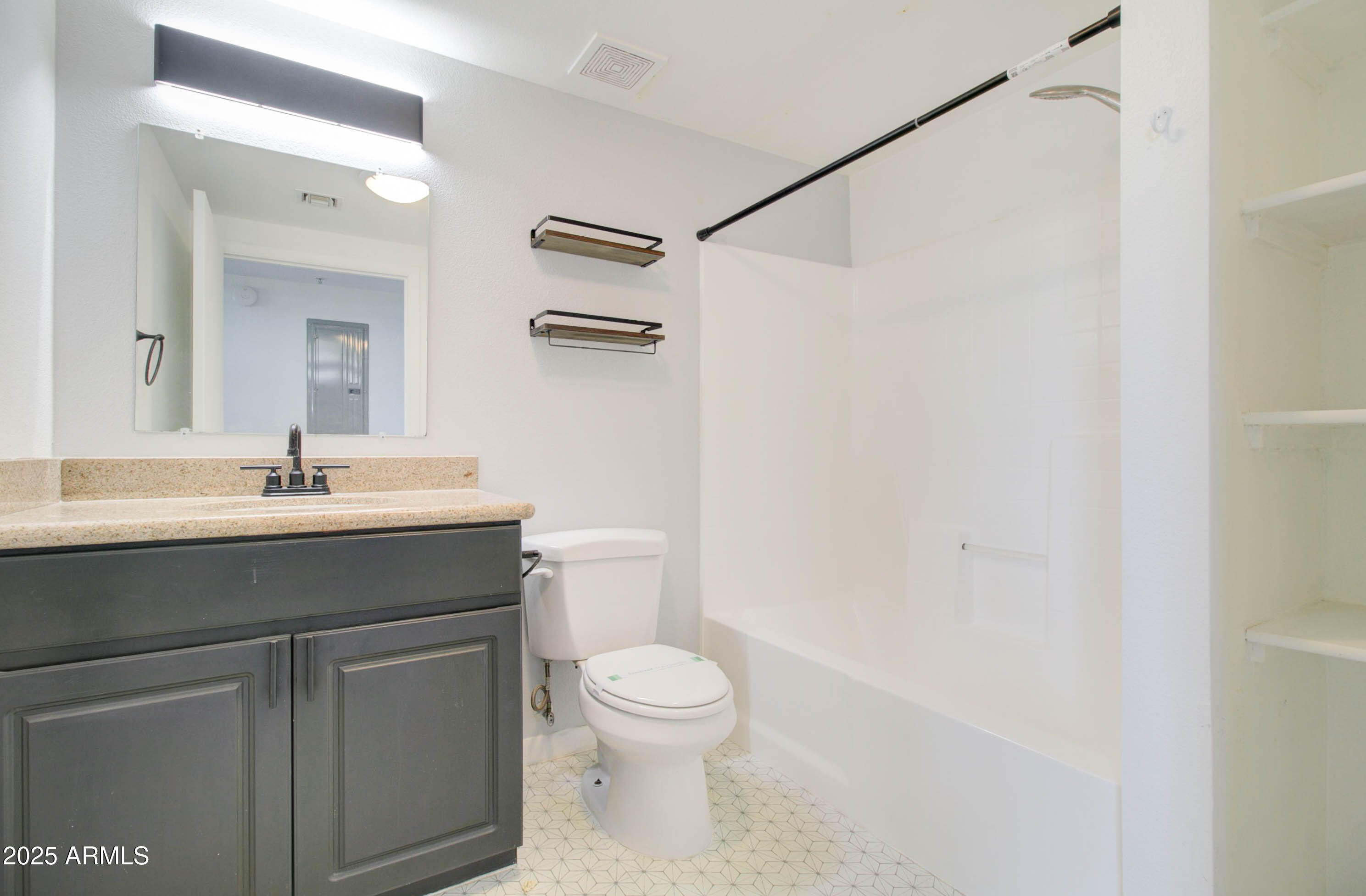 1005 E 8TH Street, 3015