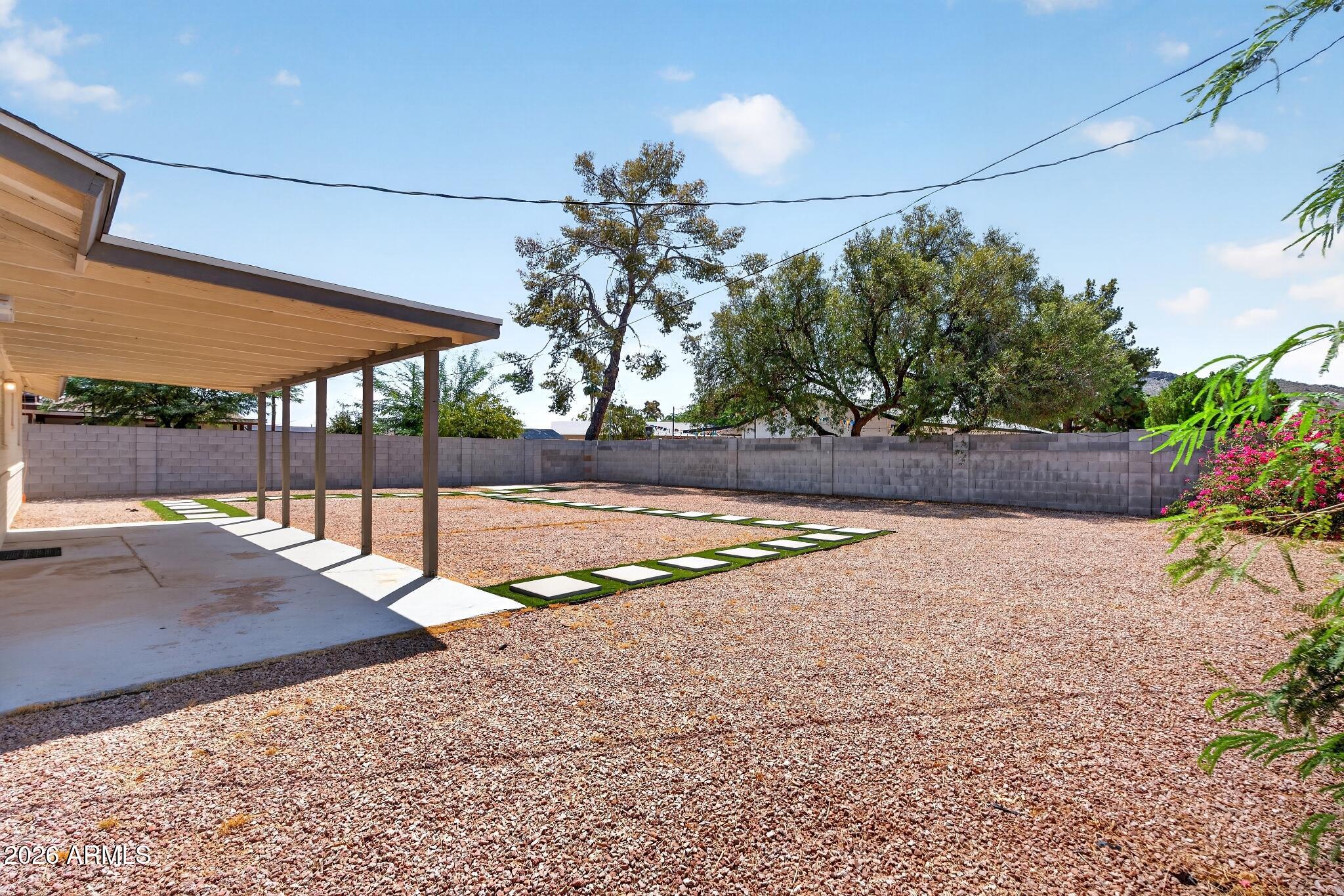2501 E KAREN Drive