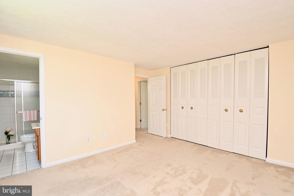 8113 WINTER BLUE COURT