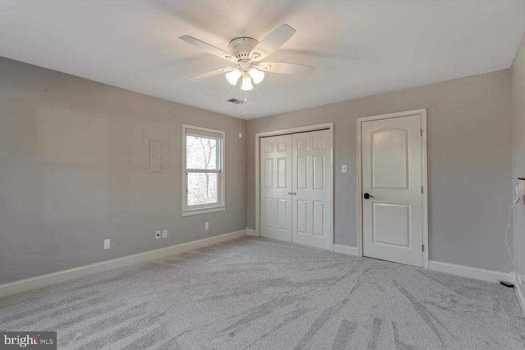 10511 MADISON DRIVE