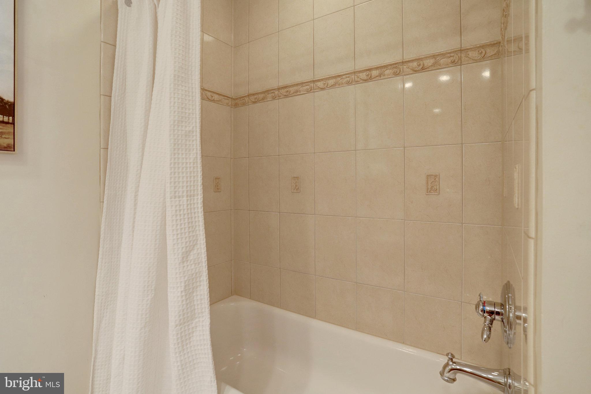 7006 MAPLE TREE LANE