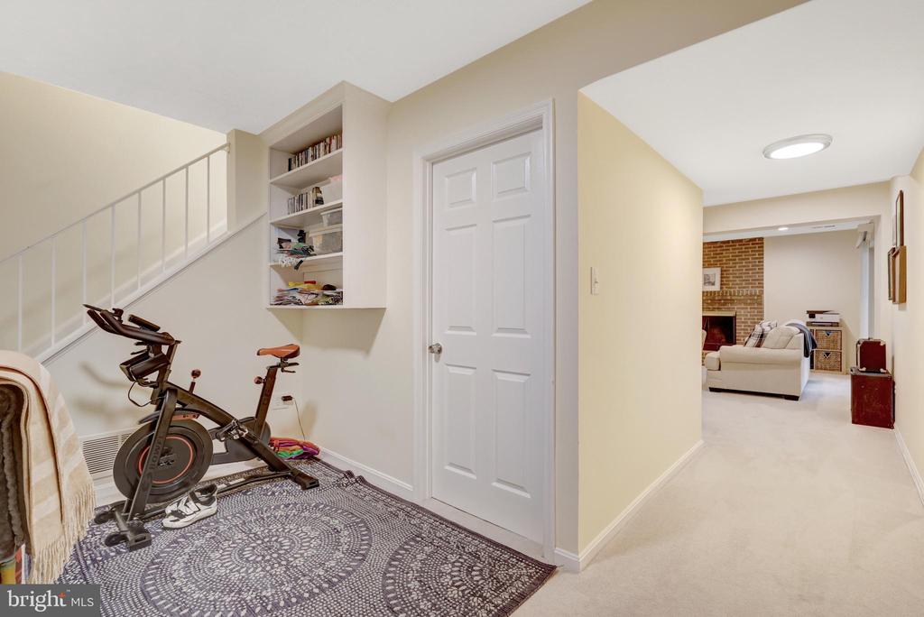 6868 CHELSEA ROAD