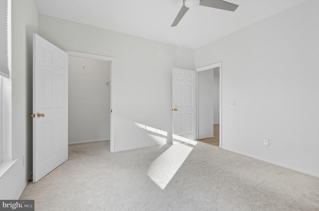 1581 SPRING GATE DRIVE 5203