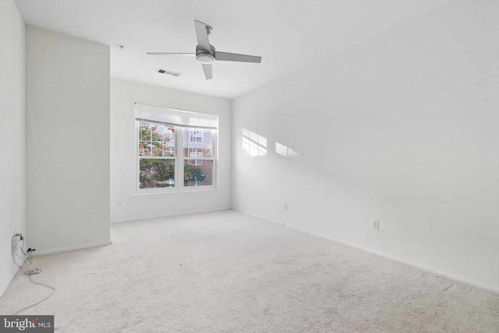 1581 SPRING GATE DRIVE 5203