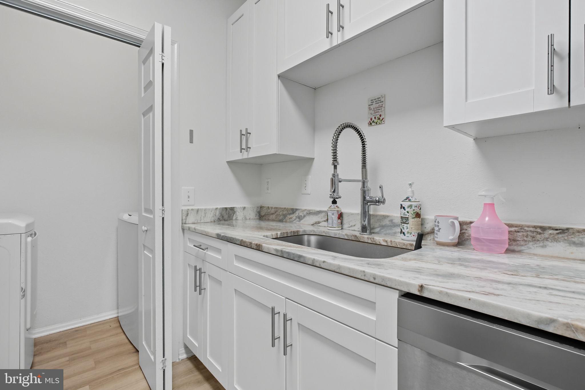 1581 SPRING GATE DRIVE 5203