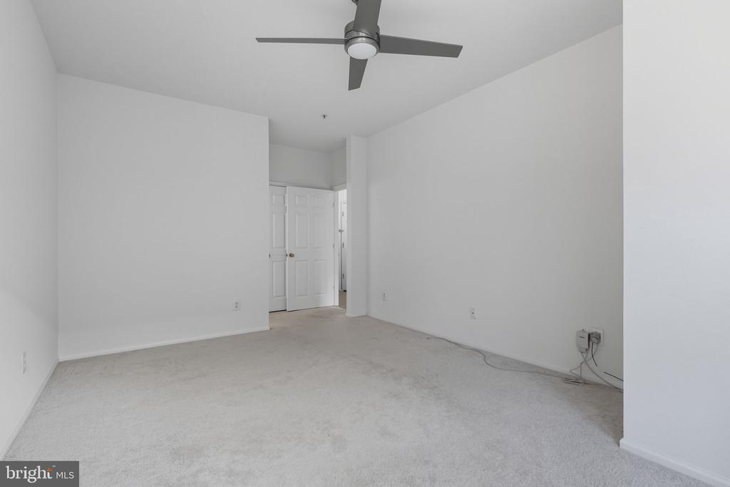 1581 SPRING GATE DRIVE 5203
