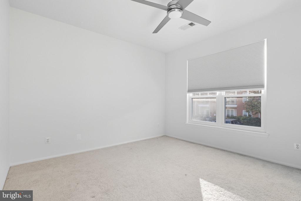 1581 SPRING GATE DRIVE 5203
