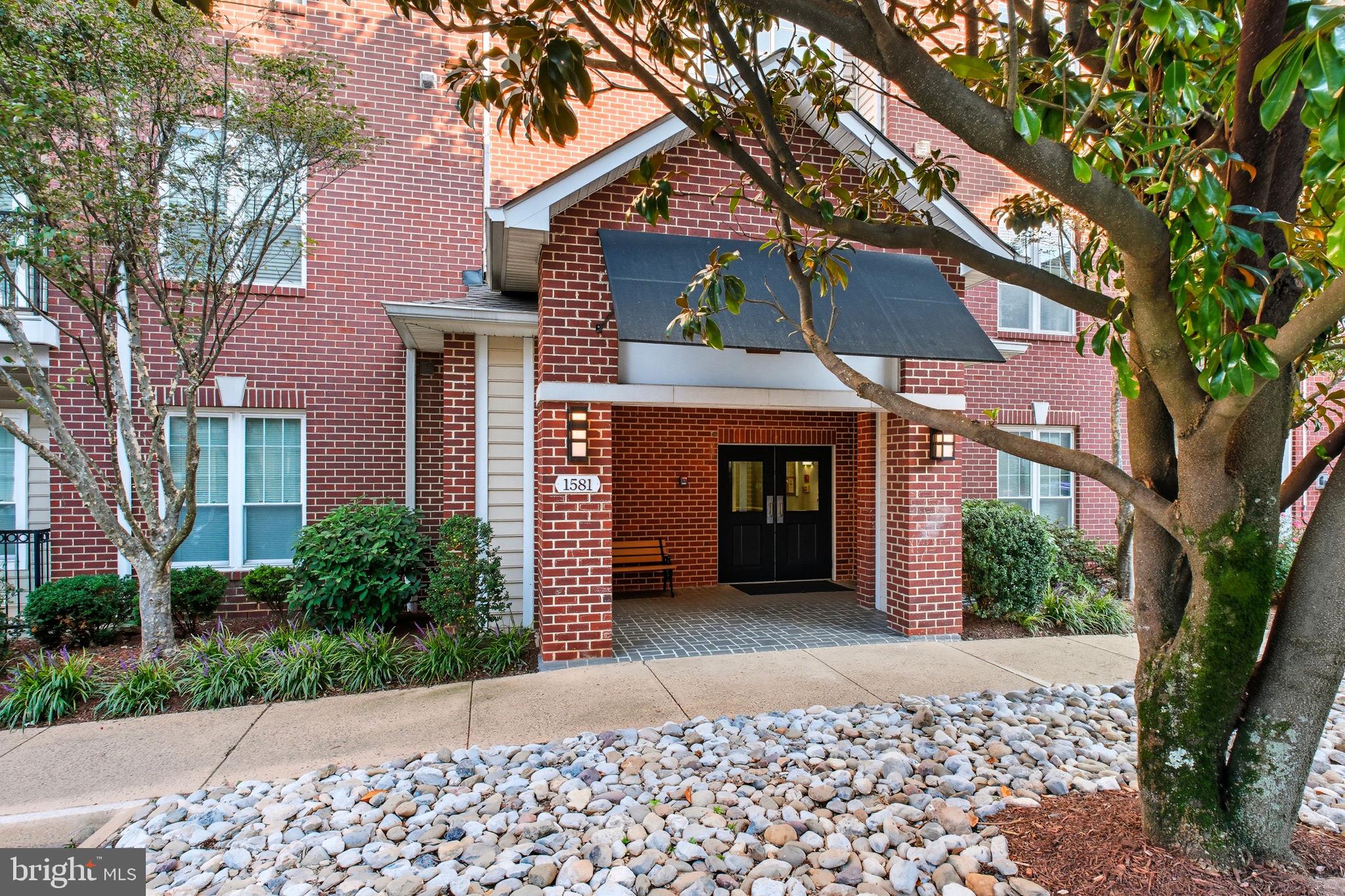 1581 SPRING GATE DRIVE 5203