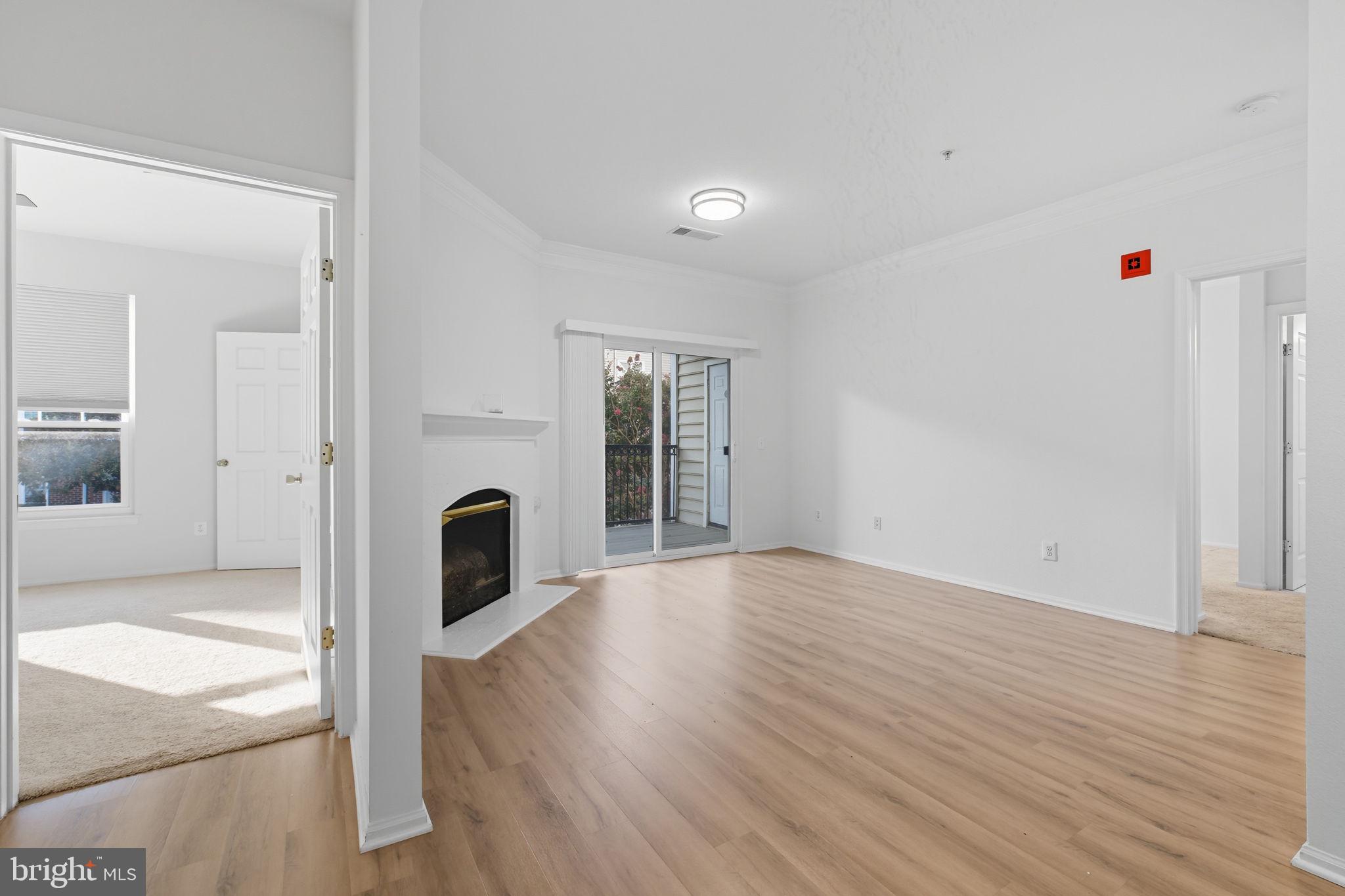 1581 SPRING GATE DRIVE 5203