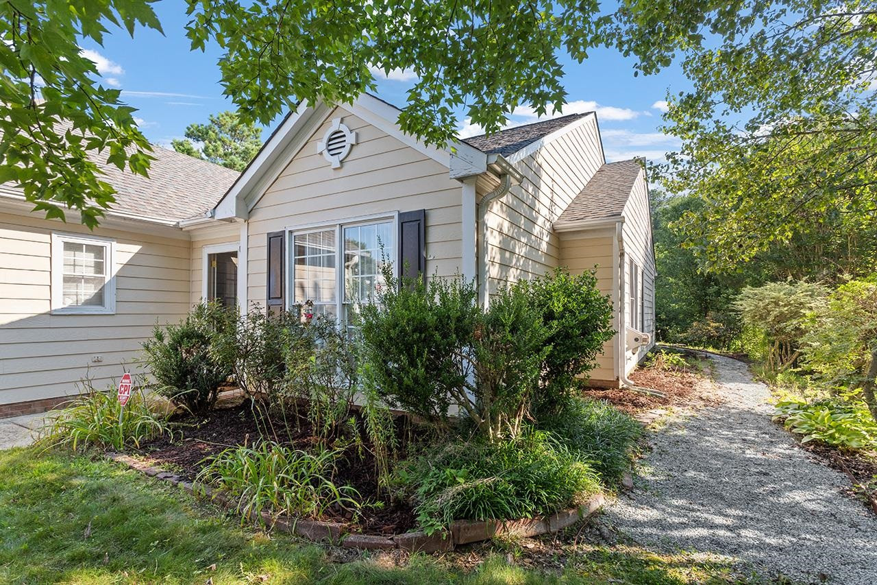 7 Spring Glen Court