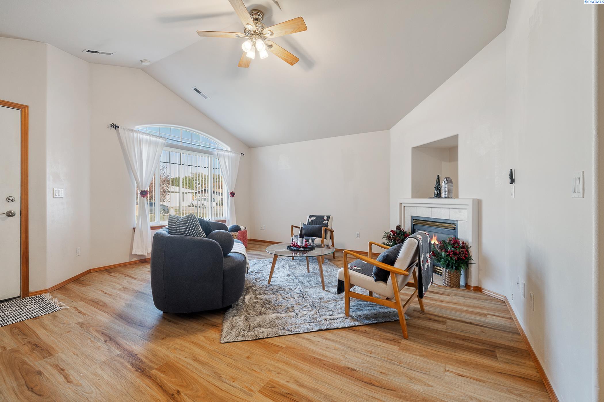 2515 W Grand Ronde Ave Unit C