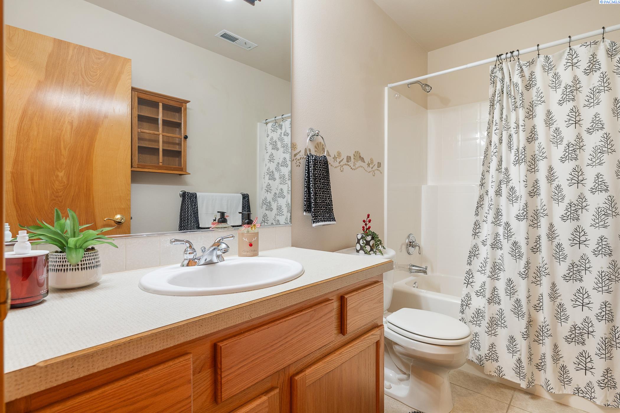 2515 W Grand Ronde Ave Unit C
