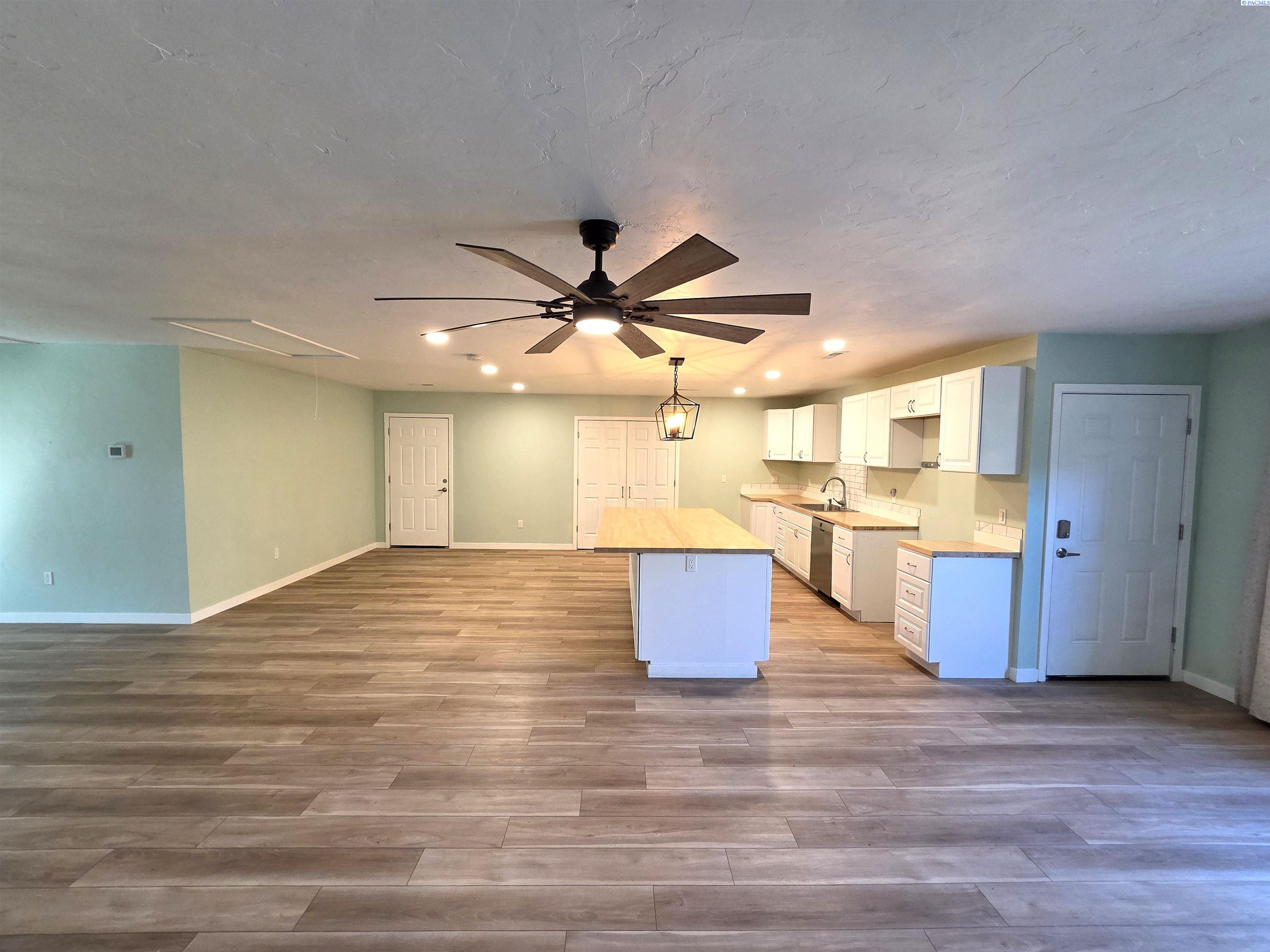 104105 E Badger Road