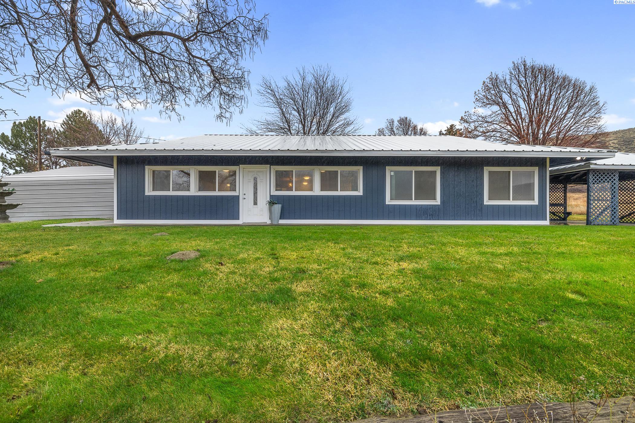 104105 E Badger Road