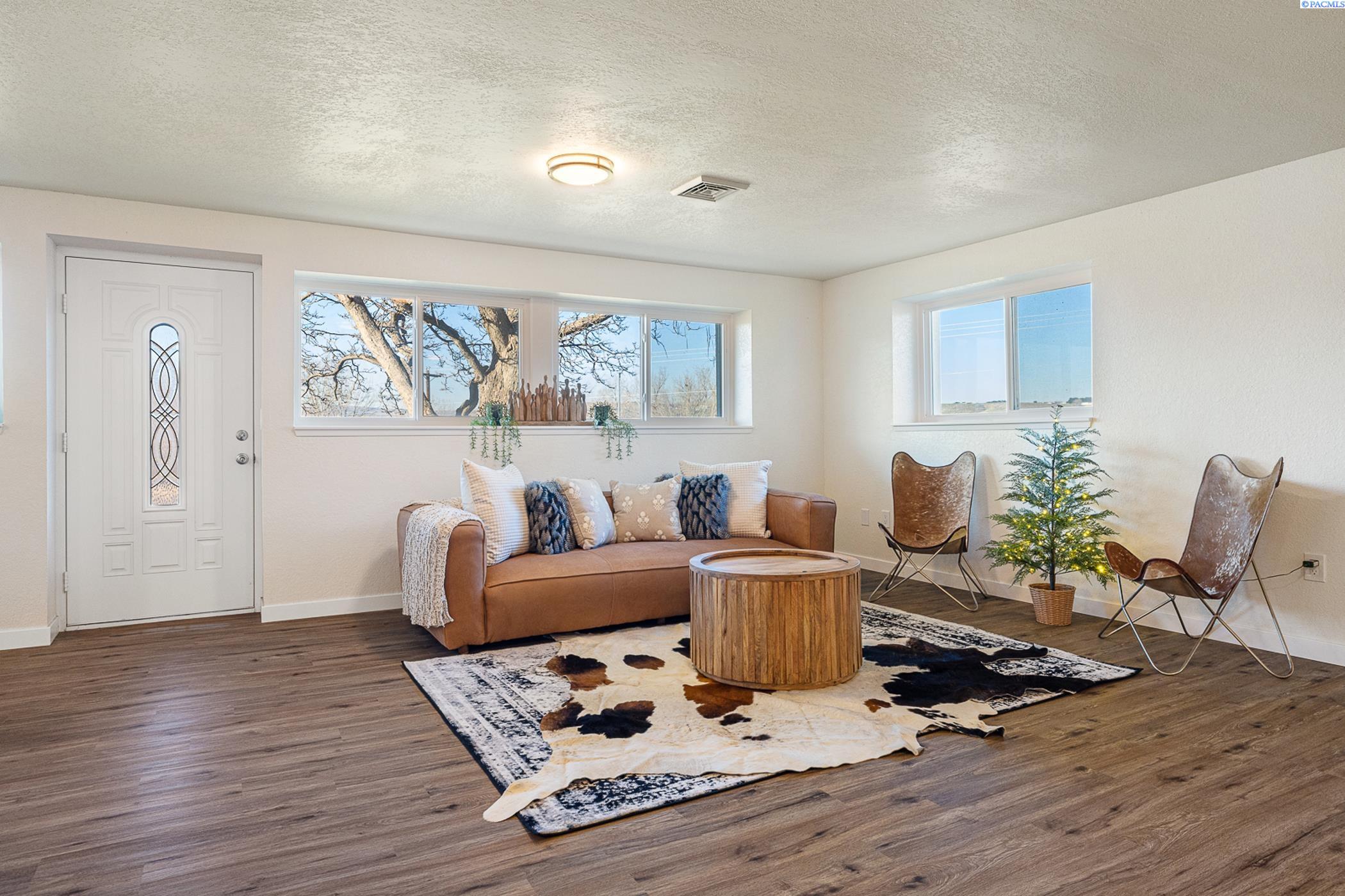 104105 E Badger Road