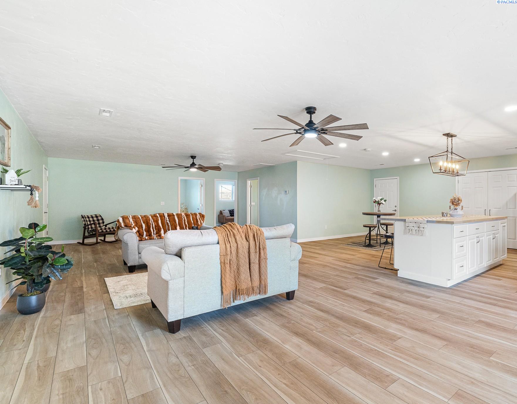 104105 E Badger Road