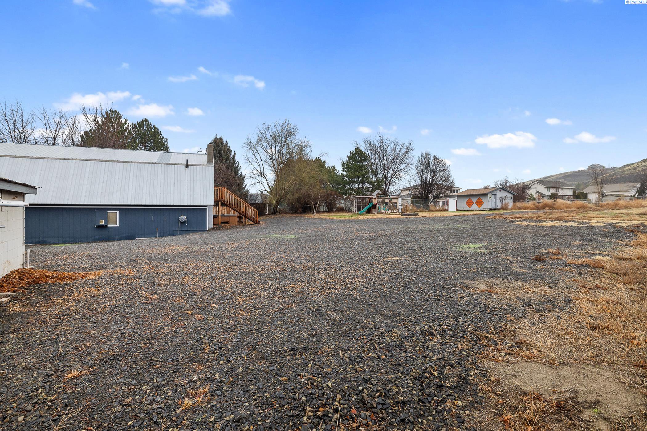 104105 E Badger Road