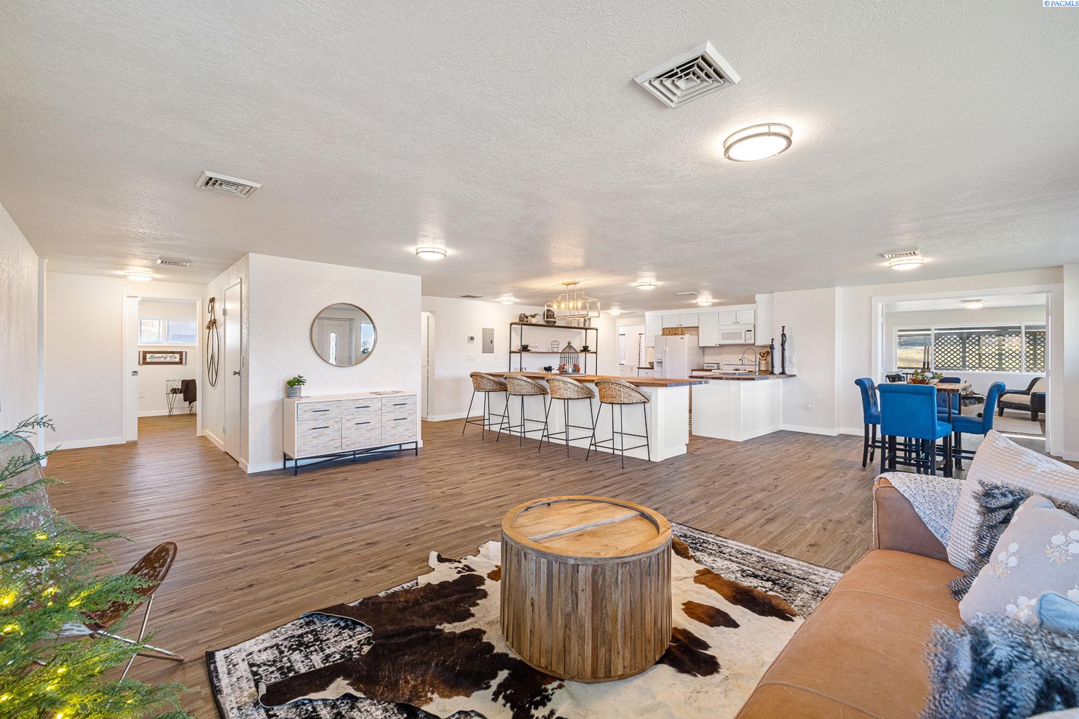 104105 E Badger Road