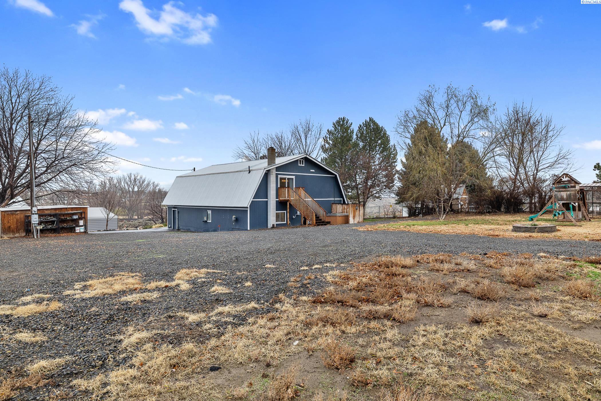 104105 E Badger Road